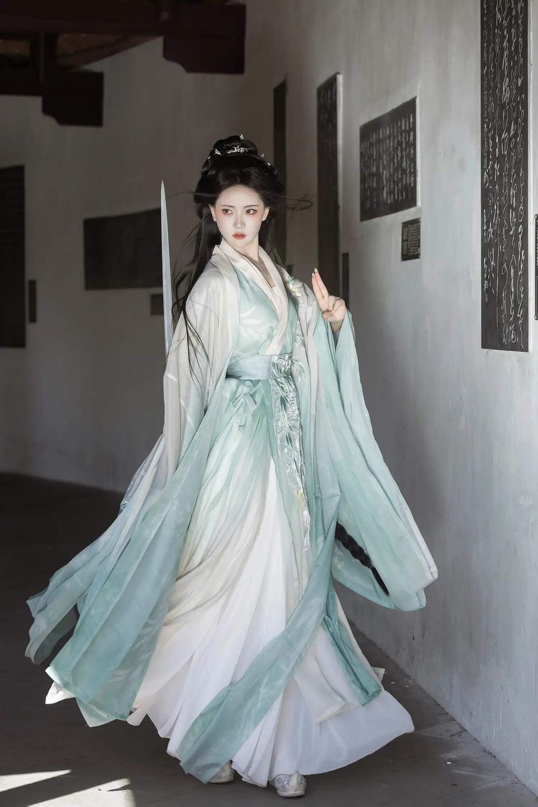 Mint Green Wei-Jin Dynasty Flowing Robe Hanfu Dress | Mystic Moon