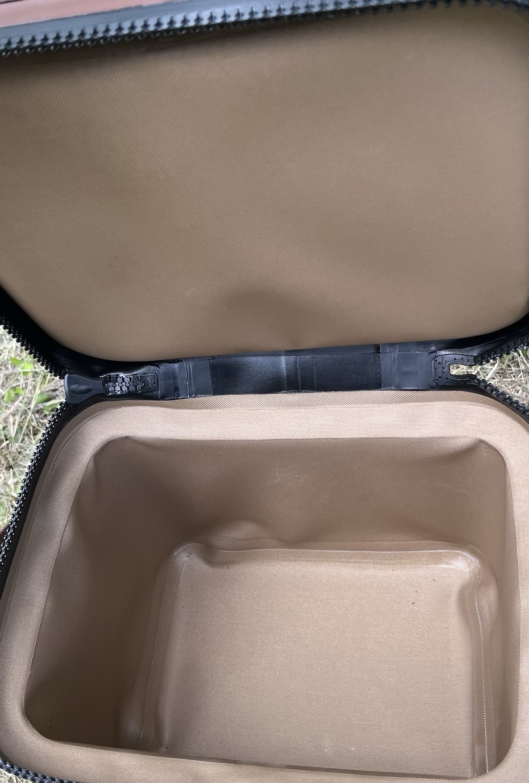 YETI Hopper Flip 12 - Wetland Brown - EUC 🟫