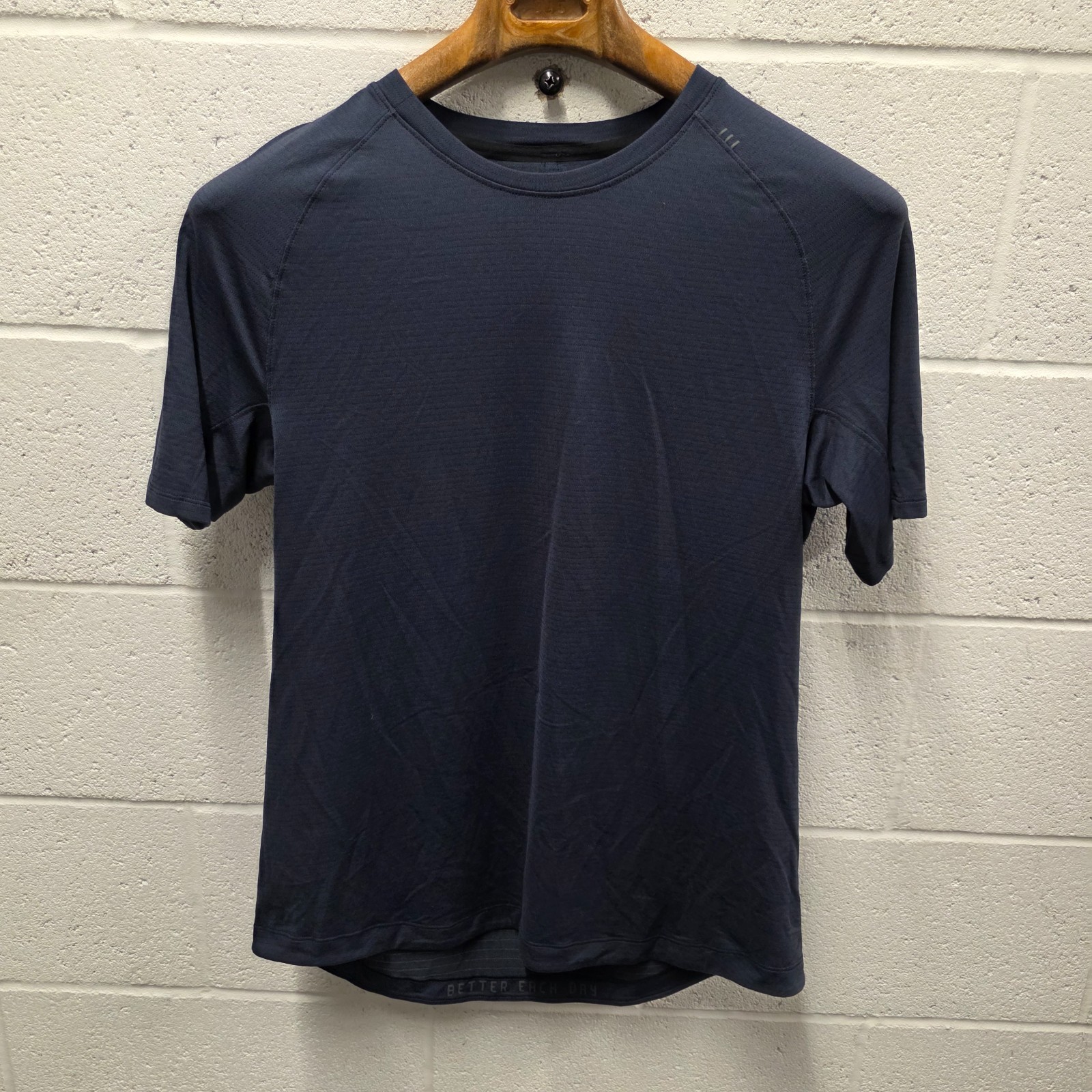 Lululemon Drysense shirt size M medium metal vent 20 x 3 0 Navy Blue