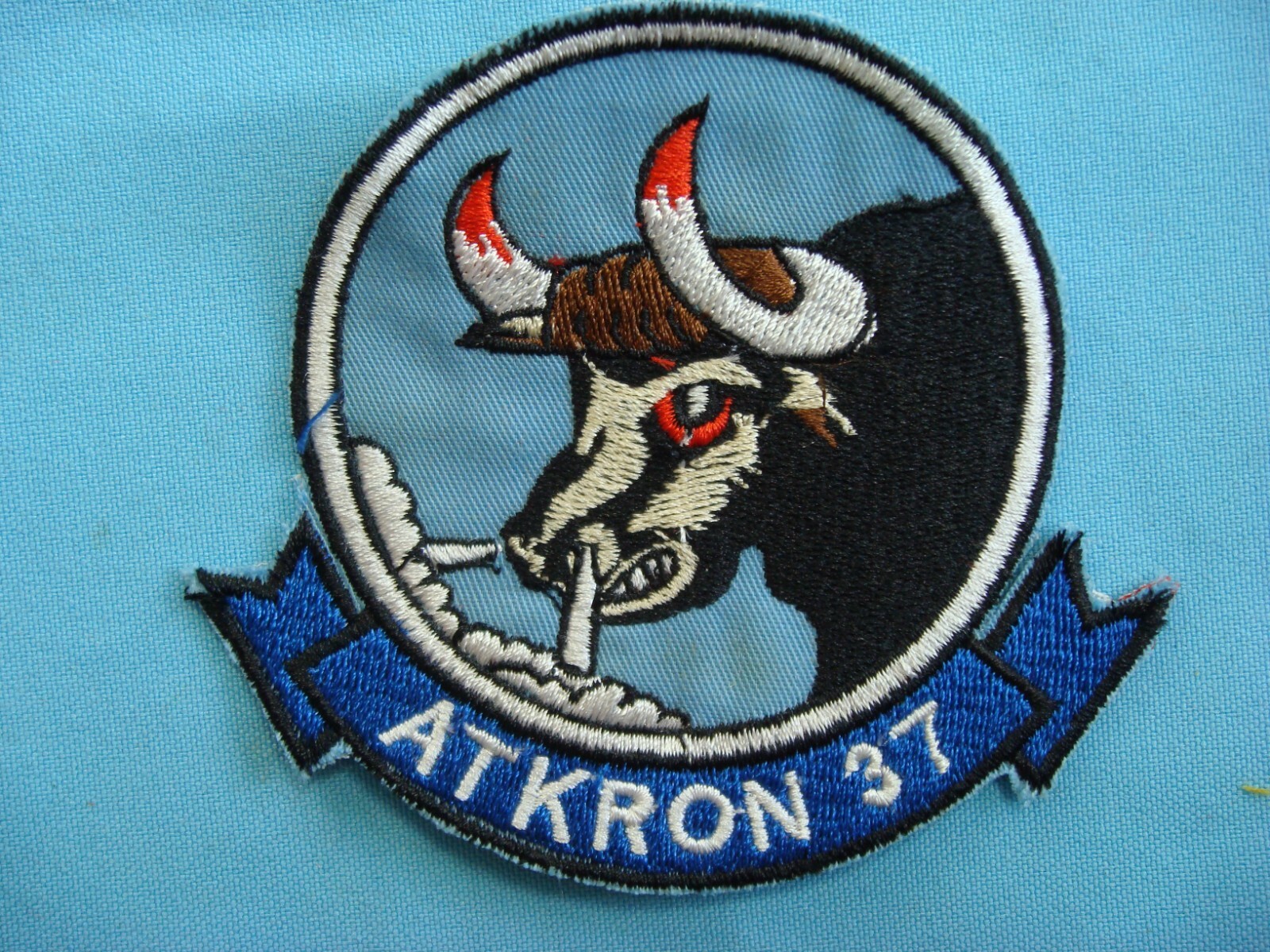 VIETNAM WAR PATCH, US NAVY STRIKE FIGHTER SQUADRON ATKRON-37 " THE BULLS "