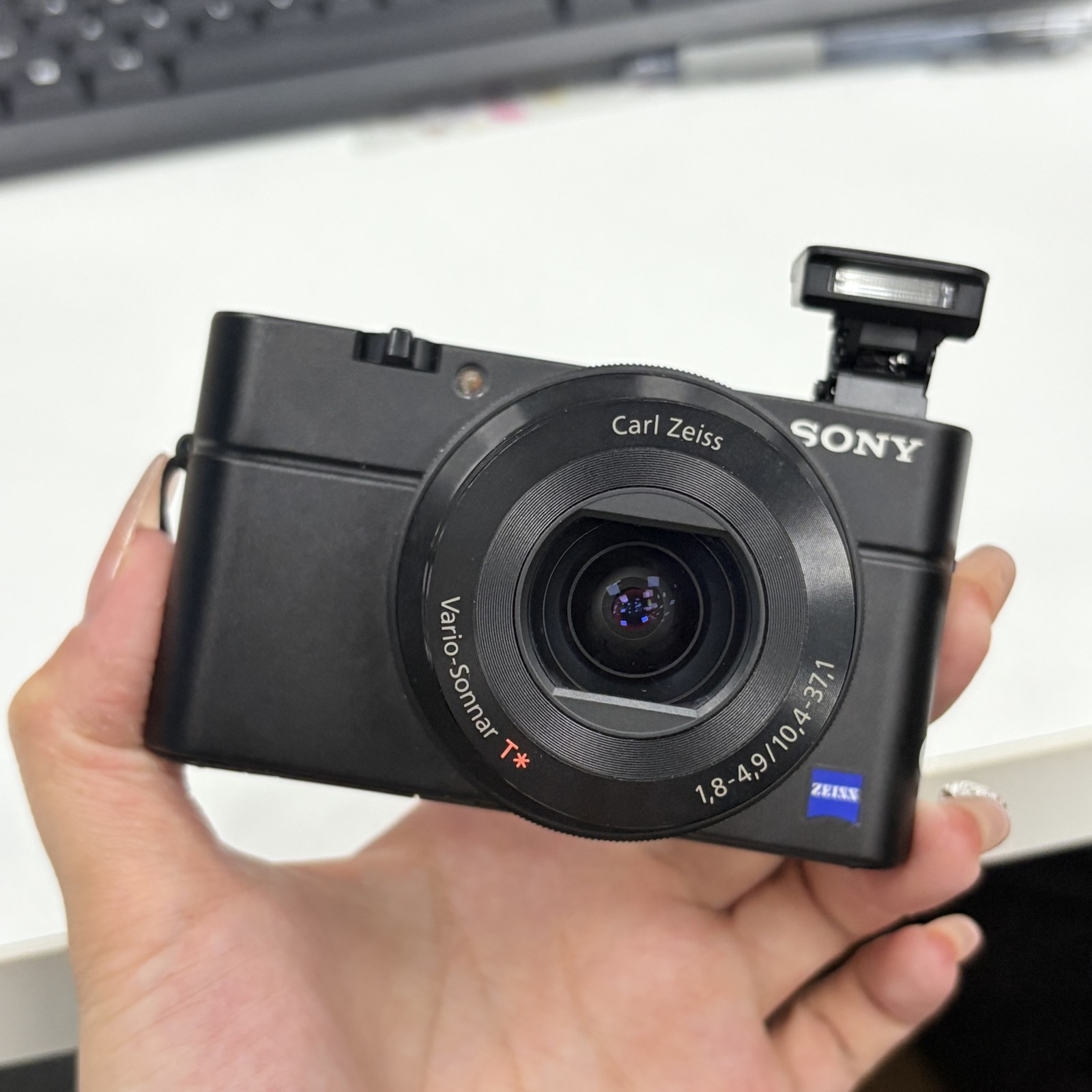 95%NEW-Sony RX100 20.2 MP 3.6 x Compact Digital Camera w/Charger & Card&Battery