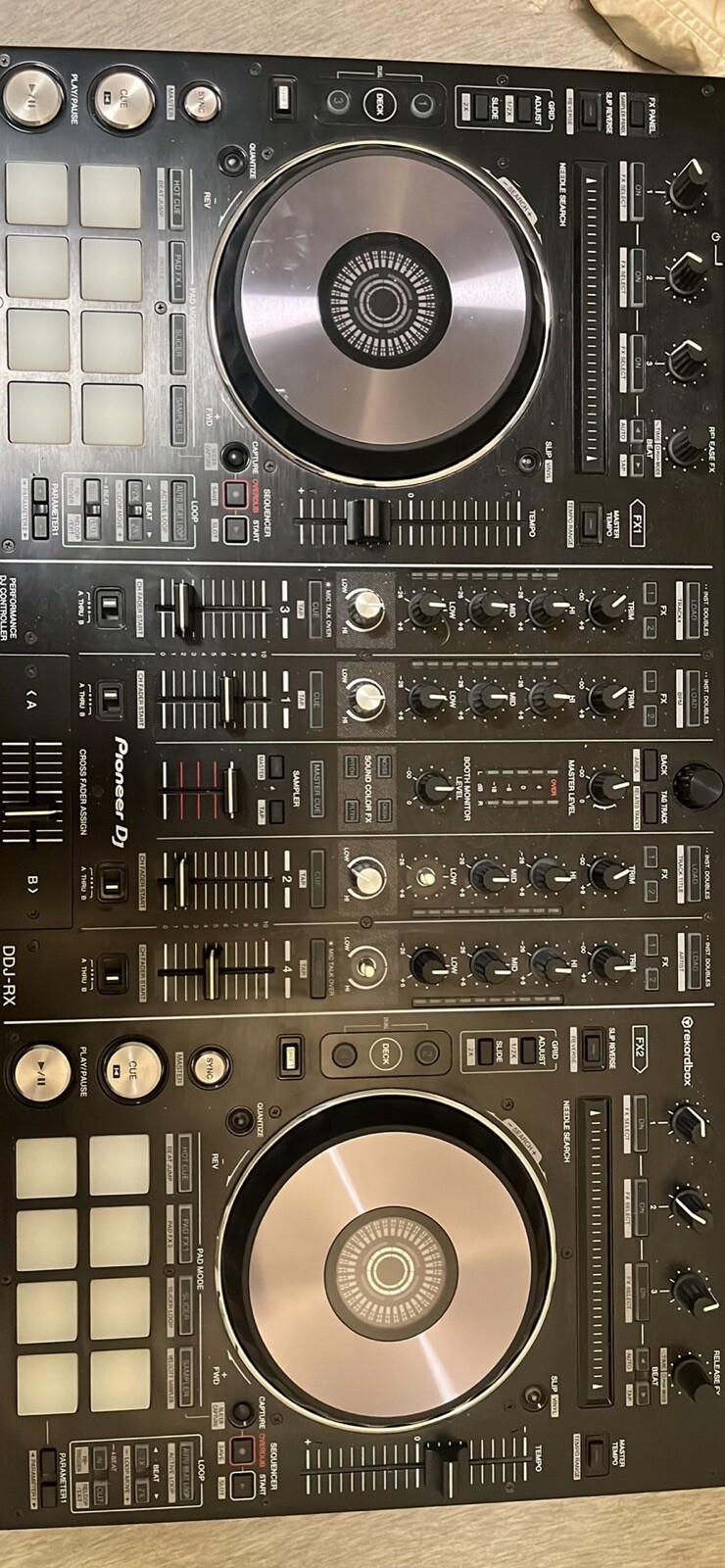 Pioneer DJ DDJ-RX Performance DJ Controller 4-Channel recordbox