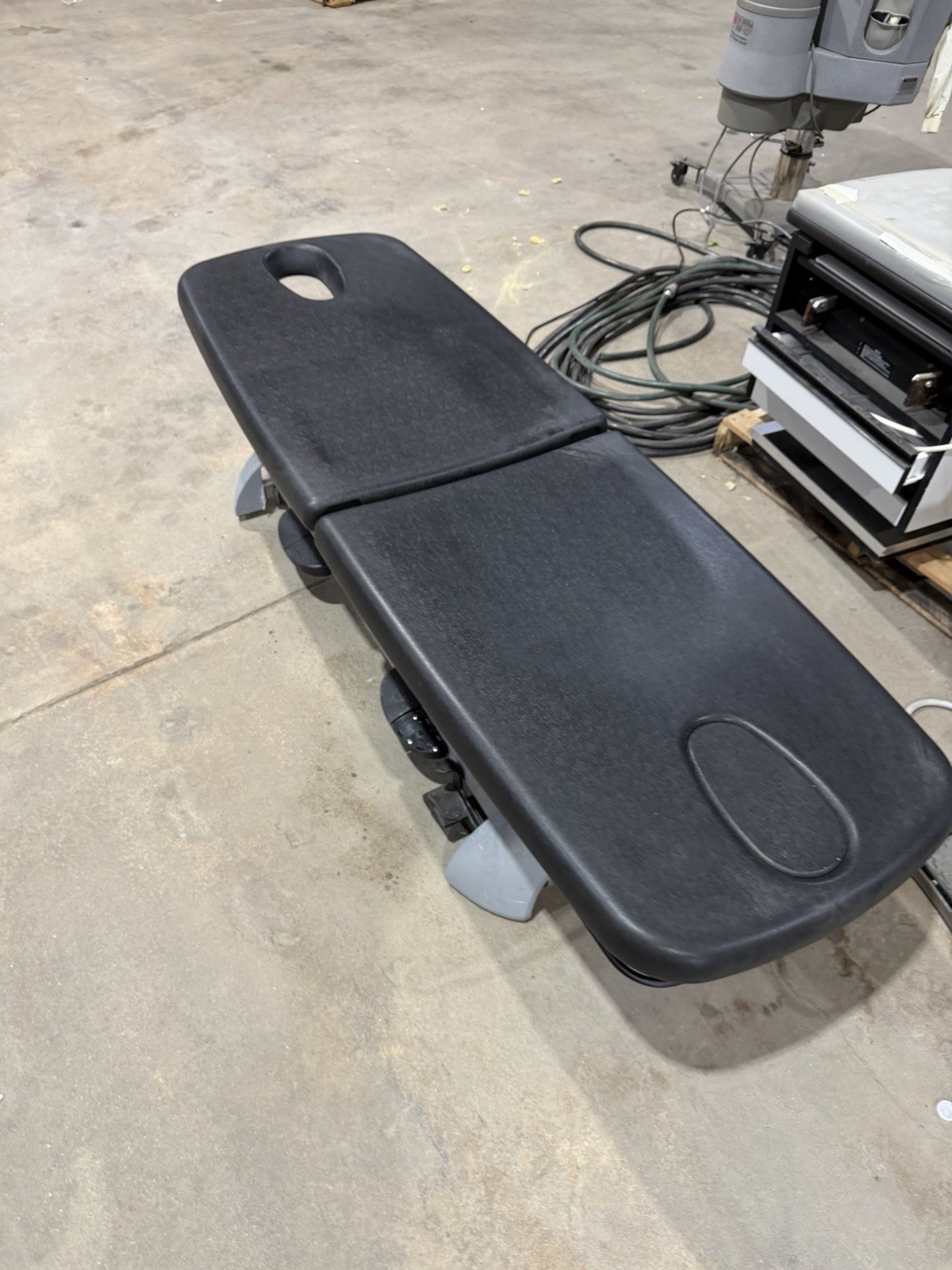 Chattanooga Group Adapta Mesa Model 3319 Treatment Table