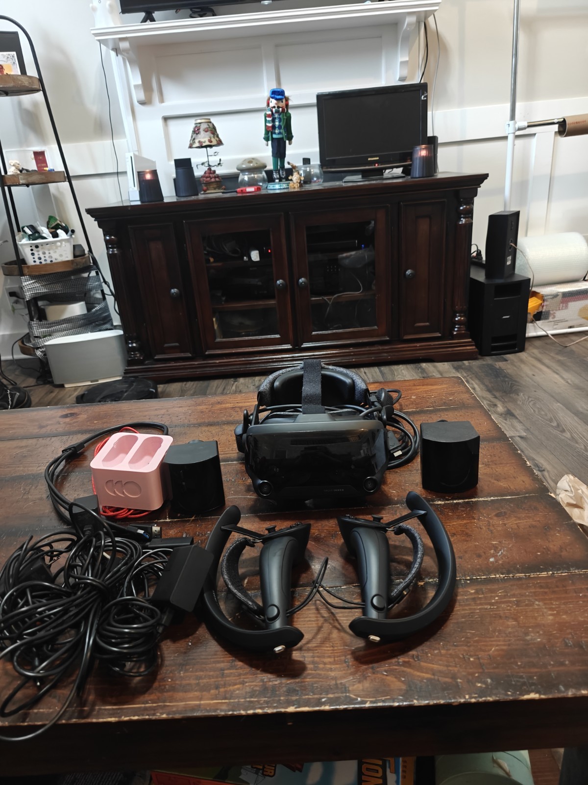 Valve Index VR Headset Full Kit w/ 2.0 Base Stations, Knuckles Controllers