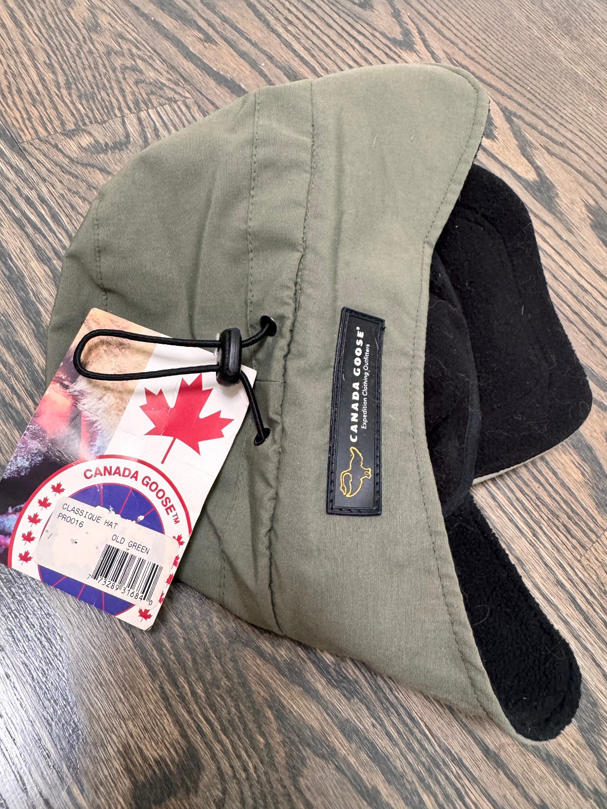 Canada Goose new classique cap with labels MSRP 185$