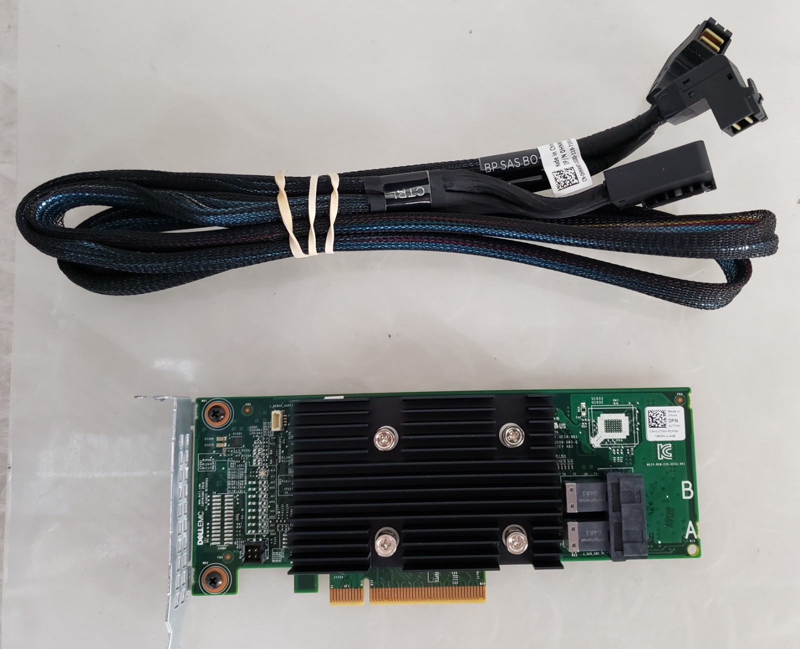 Dell 0J7TNV UCSA-901 HBA330 12Gbps SAS PCIe RAID Controller w/ 0HNWWT Cable