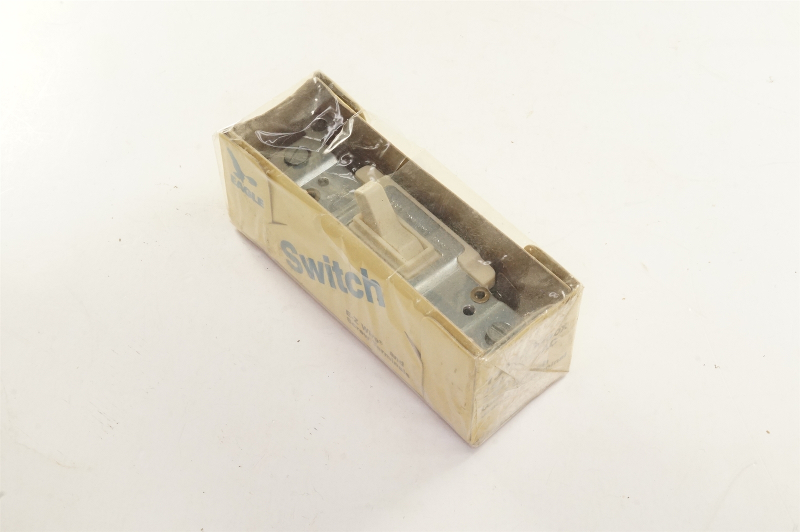 1303-7V Eagle AC Toggle Quiet Switch 15A Three Way 120VAC Ivory Grounding 3-Way