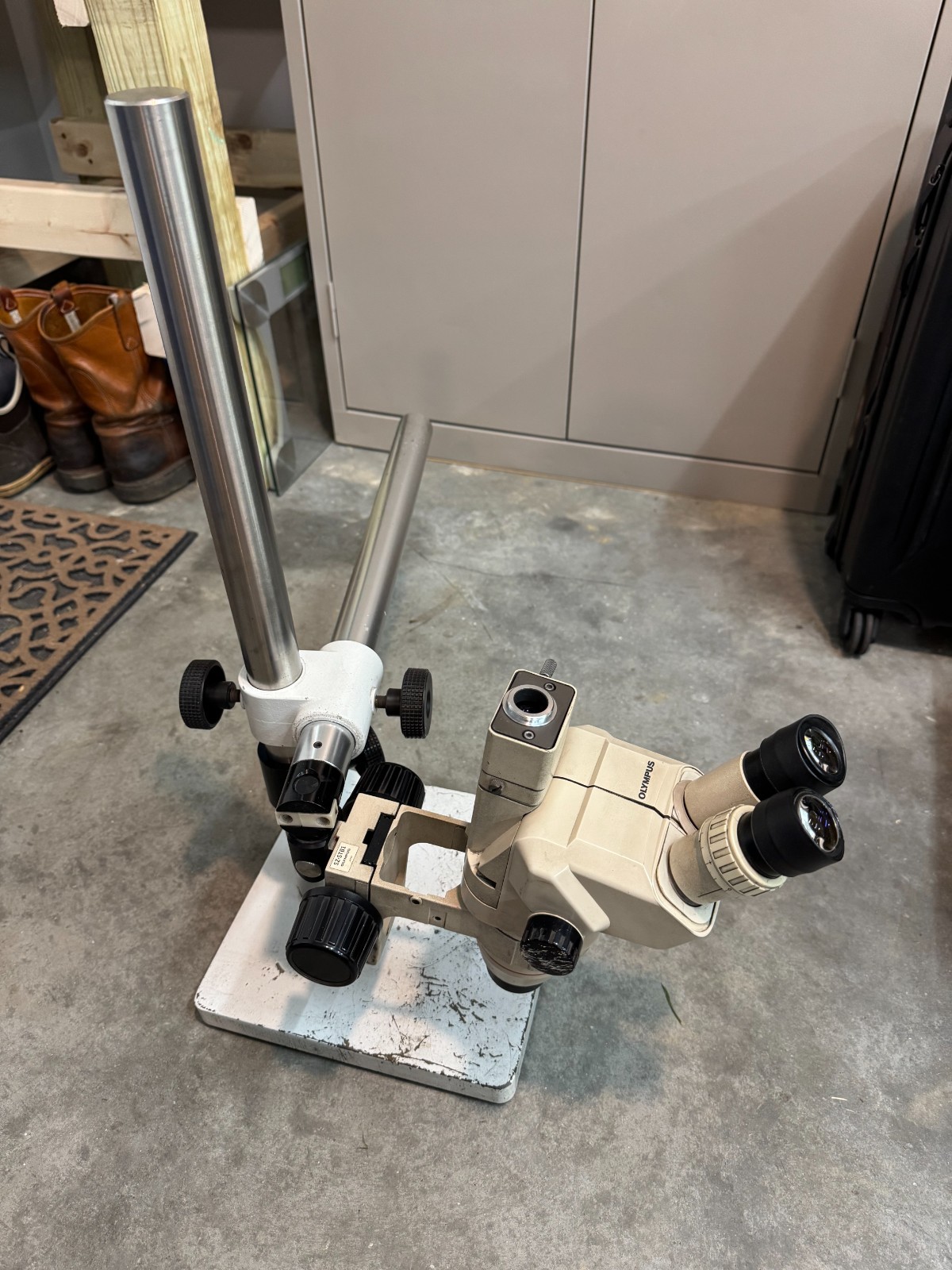 Olympus SZ40 Zoom Stereo Microscope Head Body + SZ-STB1 Boom Mount Focus Block