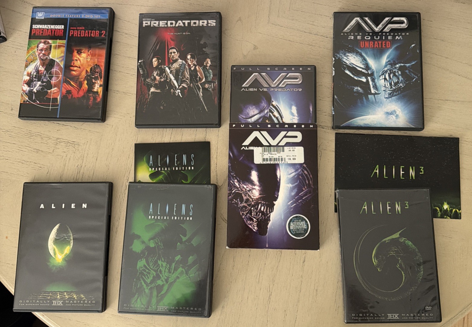 Predator & Alien vs Predator + Alien 1-3 - 8 DVD Movie Collection - Authentic US