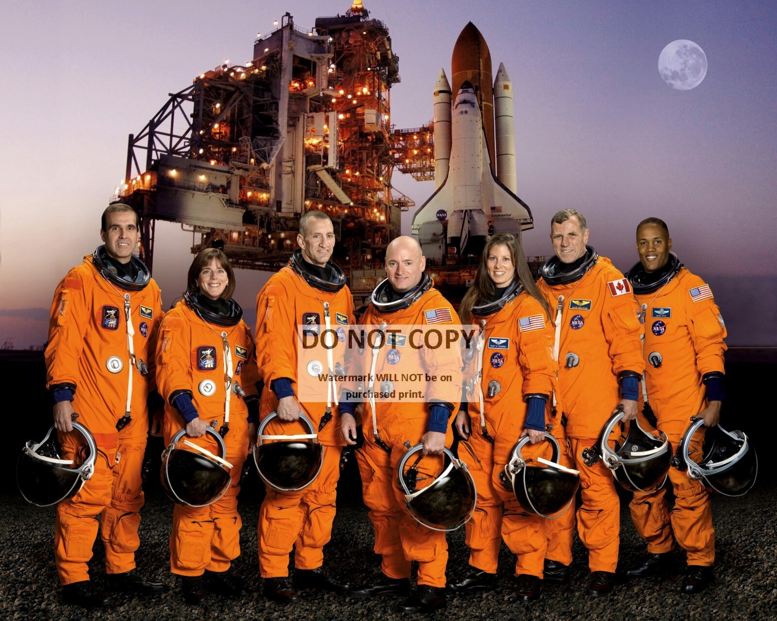 SPACE SHUTTLE ENDEAVOUR MISSION STS-118 CREW - 8X10 NASA PHOTO (EE-187)