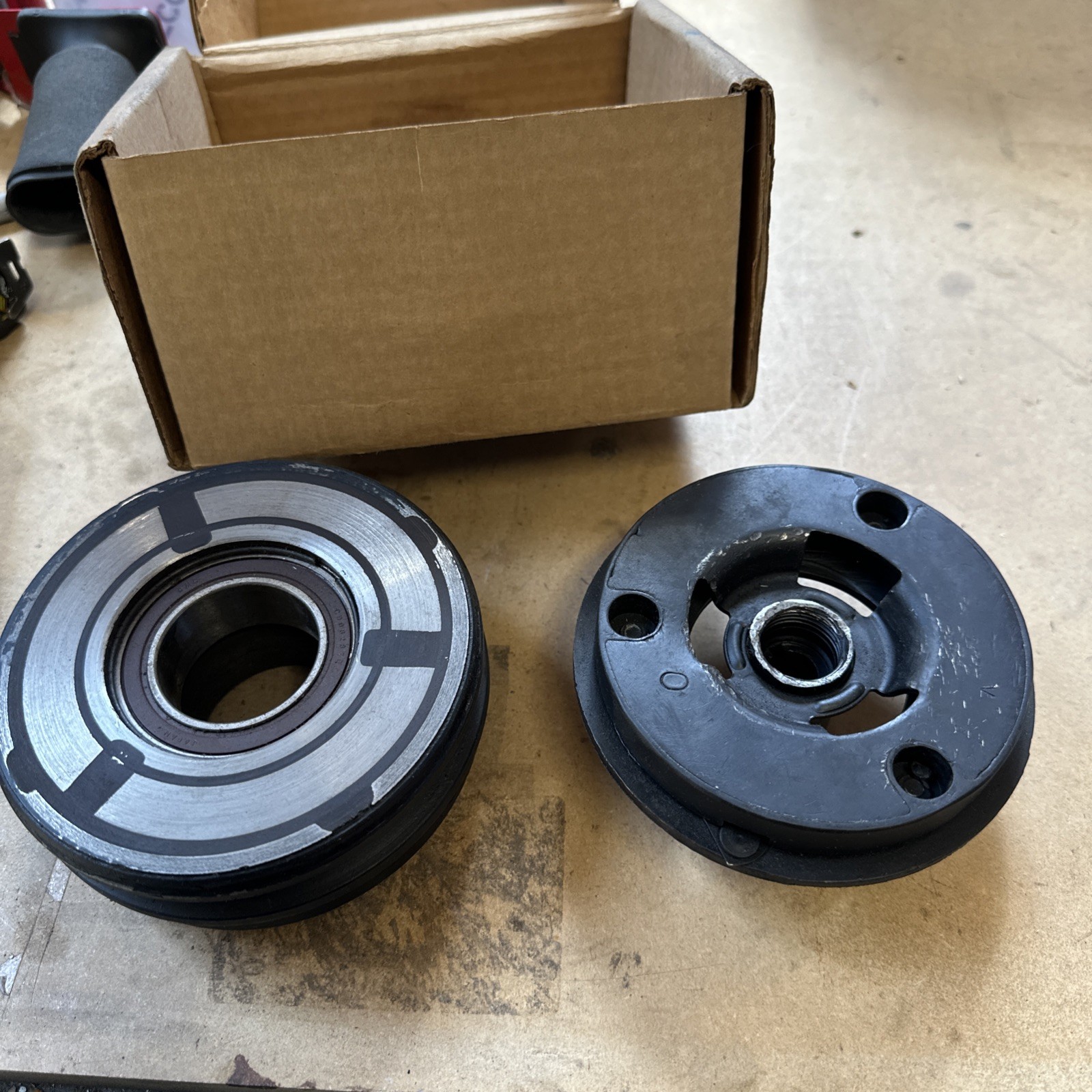 Unbranded Single Groove Pulley With Matching Hub AP2-2903 And AP2-3301 Vintage