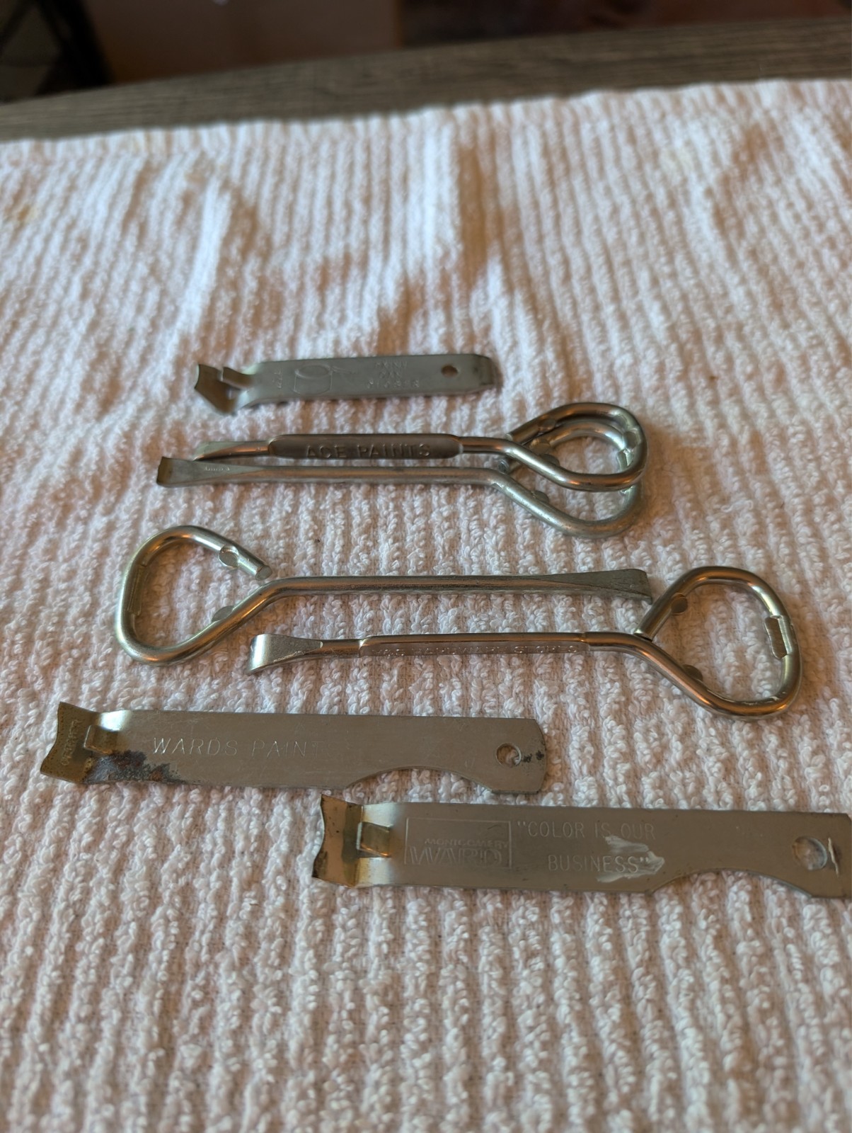 LOT OF 7 ASSORTED VINTAGE ADVERTISING BOTTLE OPENERS PAINT CAN OPENERS and close