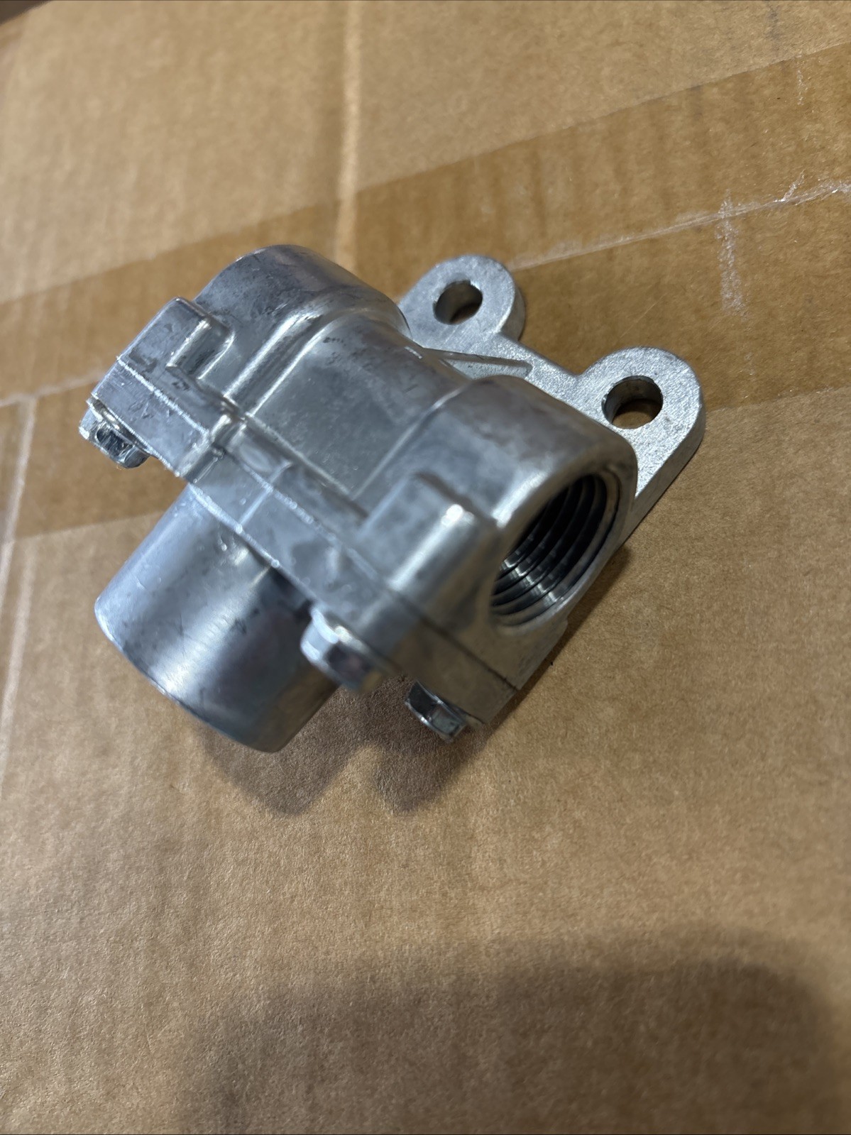 572.1034 Fuel Return Flow Splitter Tee Standard Flow - 060070 801093 2252-1D