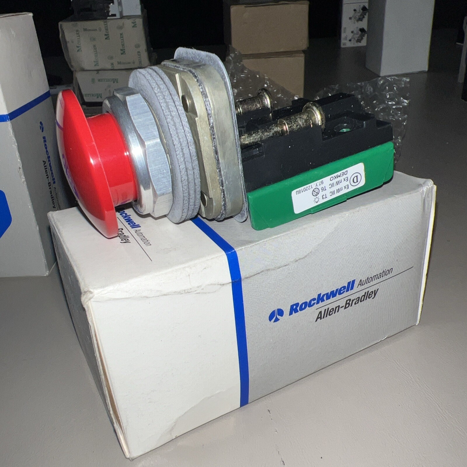 Allen-Bradley 800T-D6AP Pushbutton Mushroom Switch Type 4/13