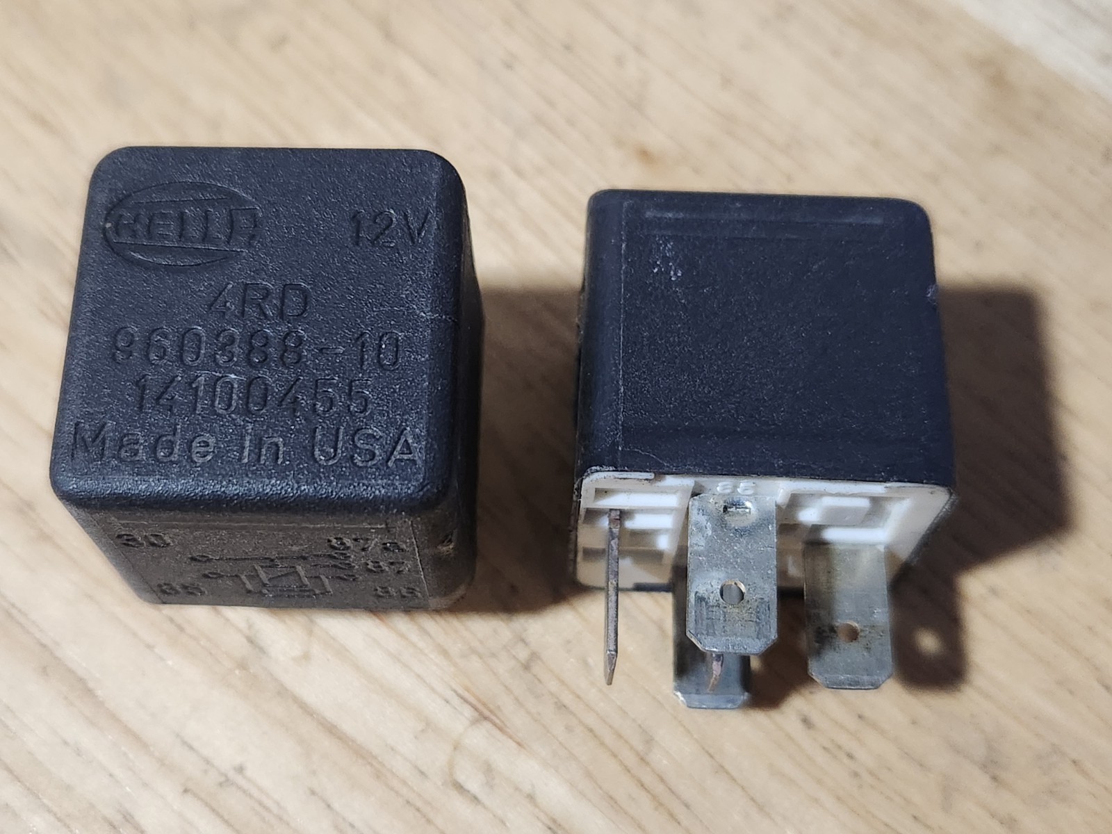 HELLA RELAYS -- 2 TESTED RELAYS -- 960388-10 -- 5 PIN