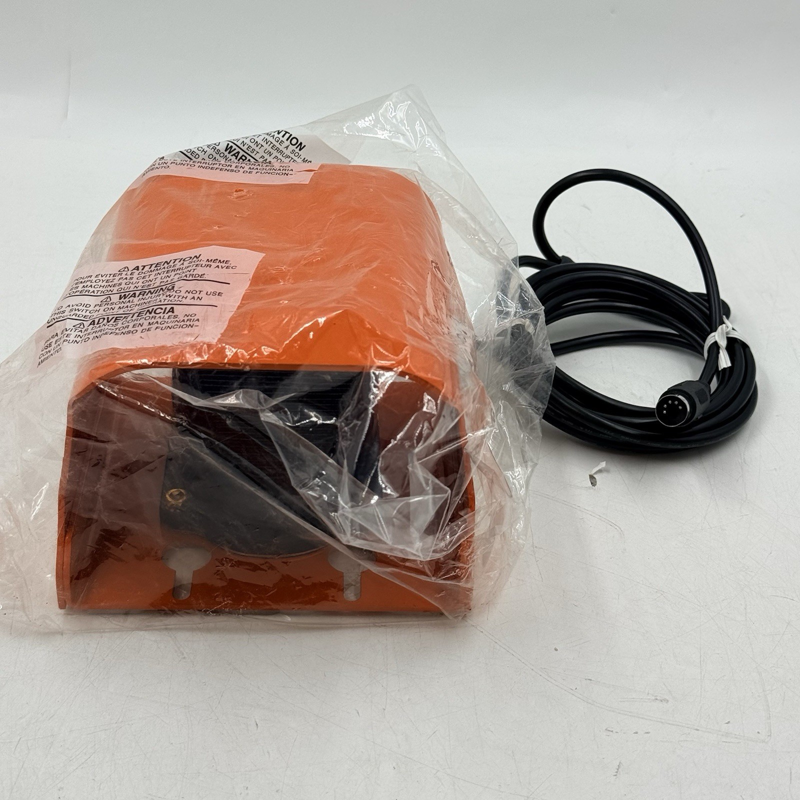 NEW Linemaster SP-522-300-1 Clipper Foot Switch 522-D26 Full Guard IPX8 5-Pin