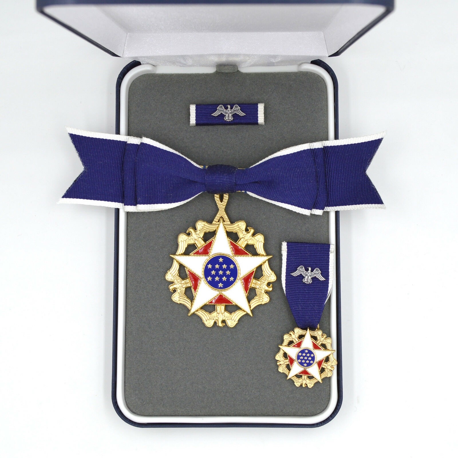 Cased US Presidential Medal of Freedom female Award full Set Museum Replica