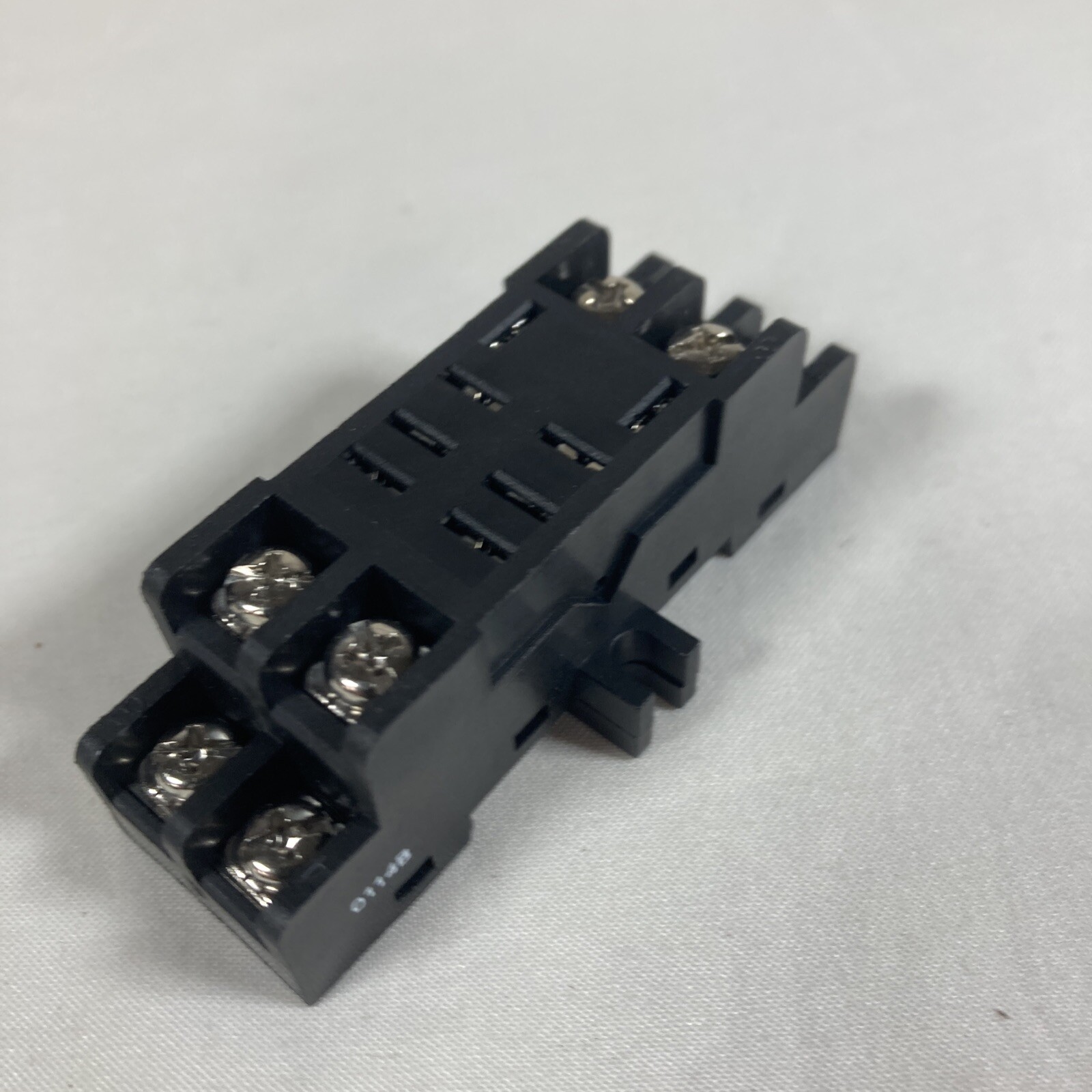 NEW GENERAL ELECTRIC CR420NA2 RELAY SOCKET 8PIN, 15A, 300V