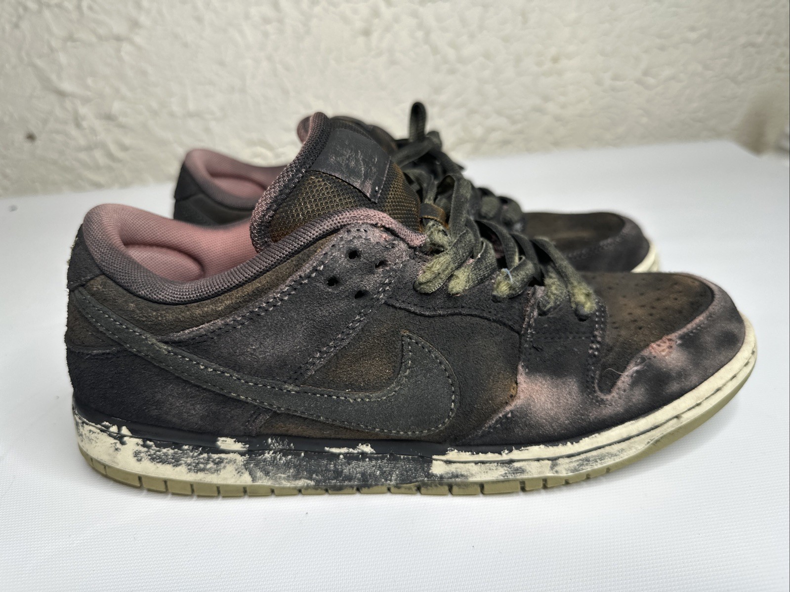 Size 9.5 - Nike Dunk SB Low Red Stardust