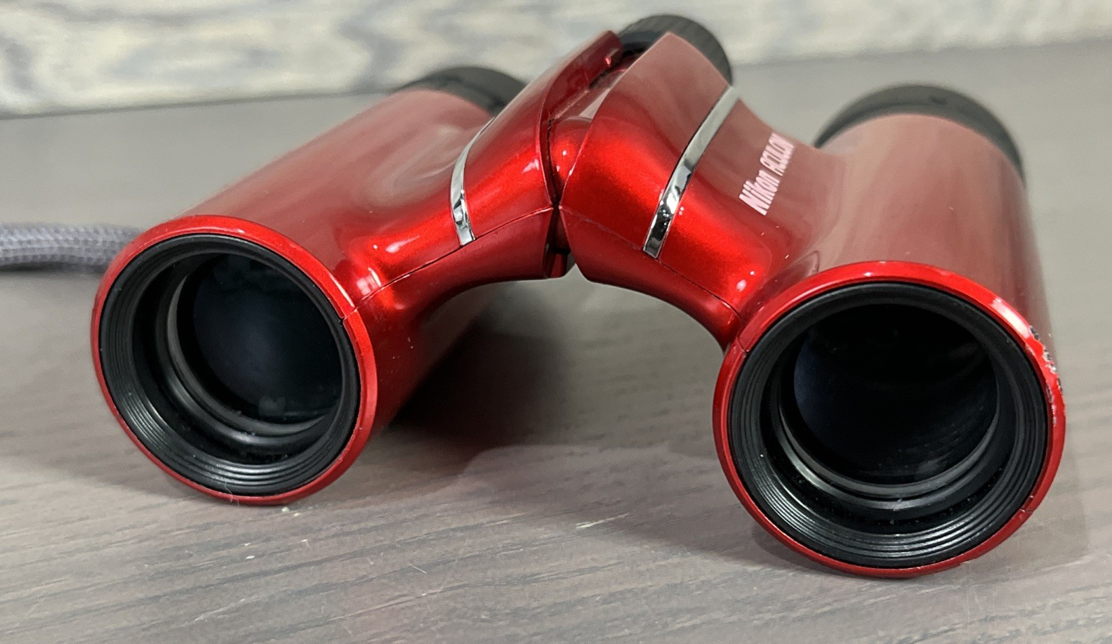 Red Nikon Aculon 8x21 T01 Binoculars