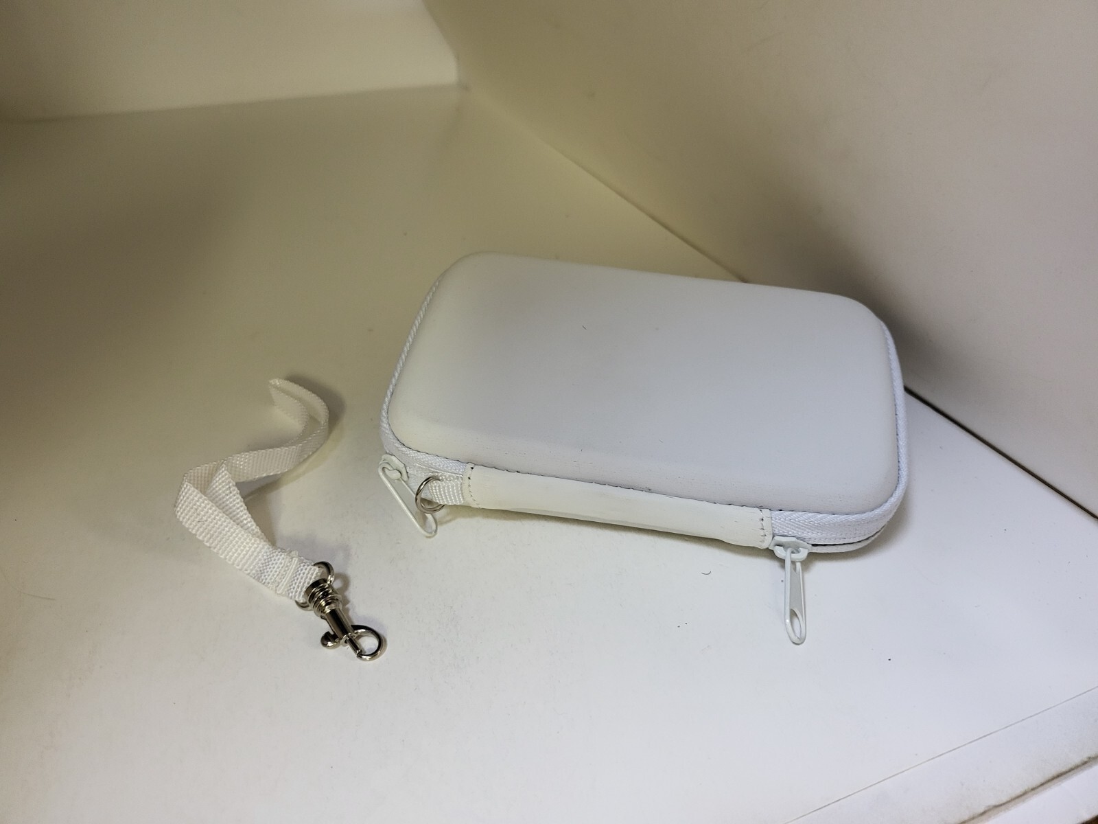 NEW White Travel Bag Carrying Case Purse &  Wrist Strap for Sony PSP Go Console