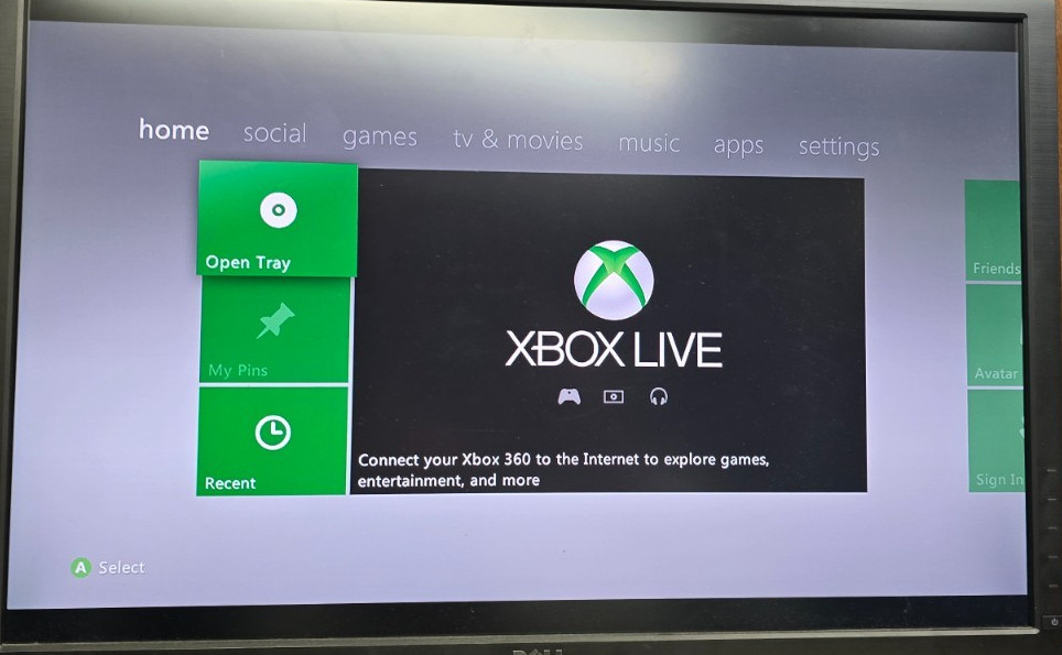 Microsoft Xbox 360 Pro 20GB Console - Matte White
