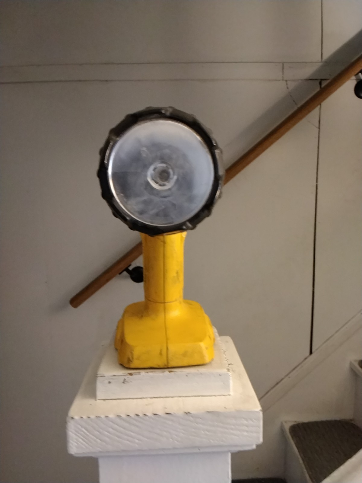 DeWalt 18V Volt DW908 Pivot Head Flashlight Tested Works Good Light Tool Only