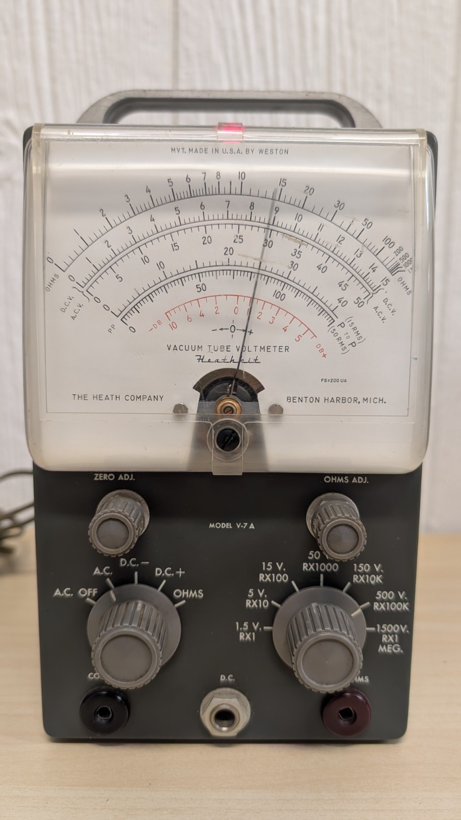Vintage Heathkit VTVM Model V-7A Vacuum Tube Meter Powers On / Untested