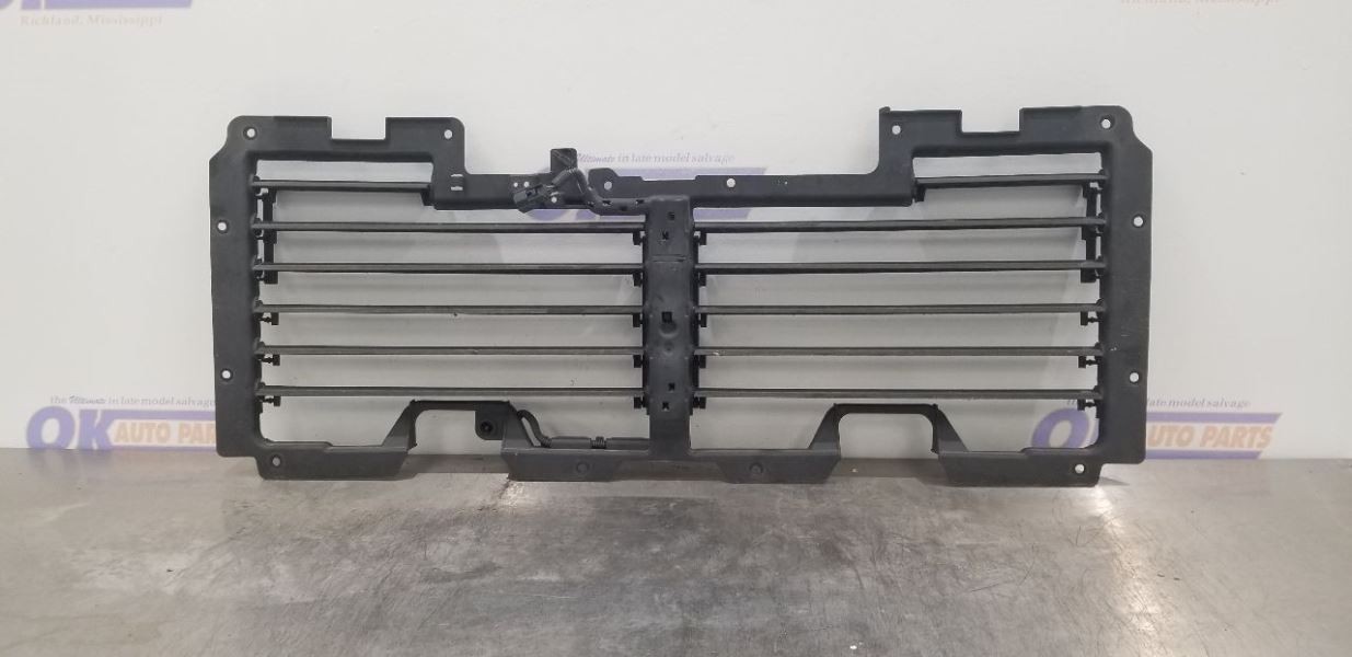 20 GMC YUKON XL AIR SHUTTER 5.3L