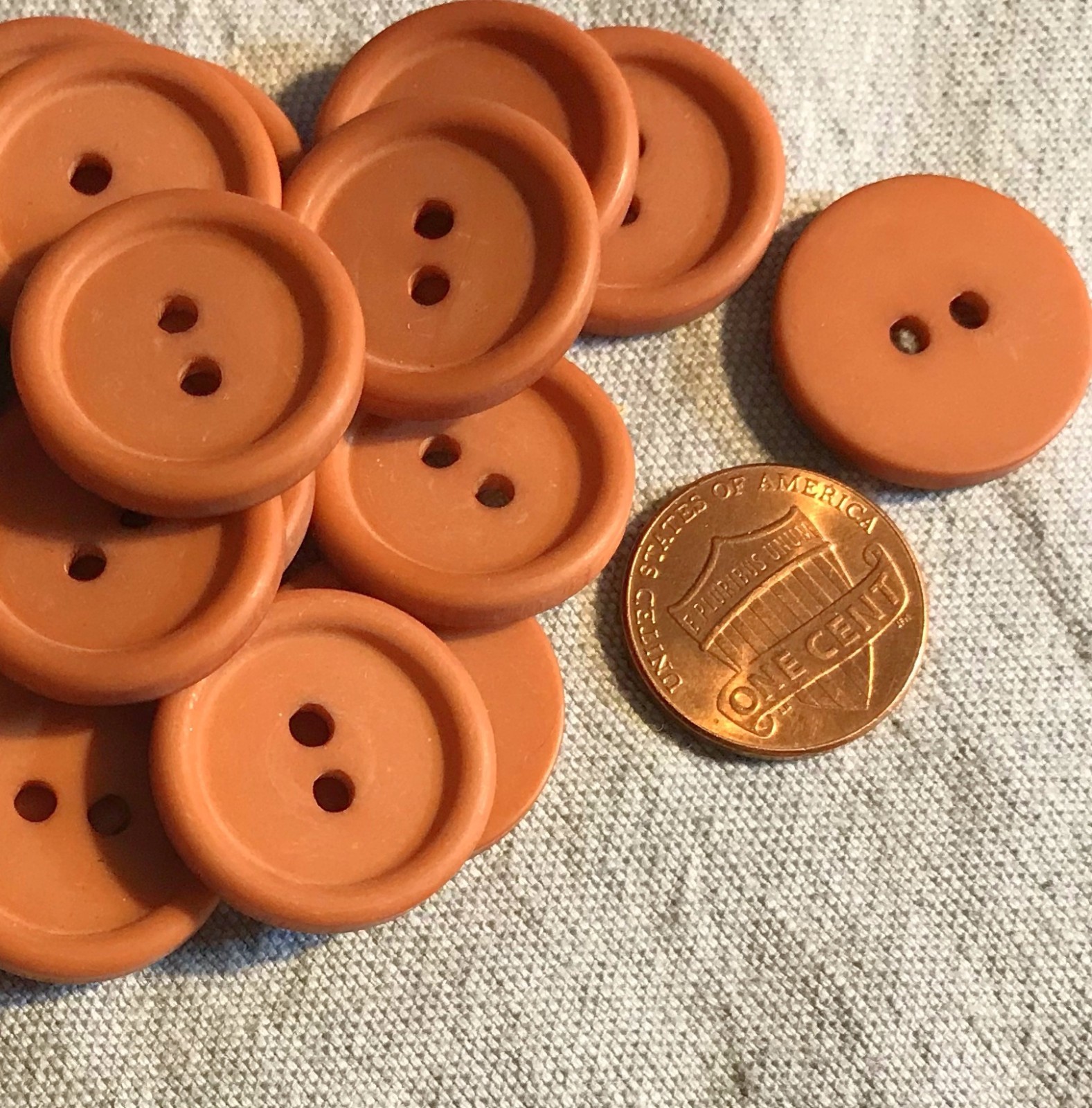 12 Matte Light Reddish Brown Plastic Sew-through Buttons 13/16" 20MM Lot # 1760