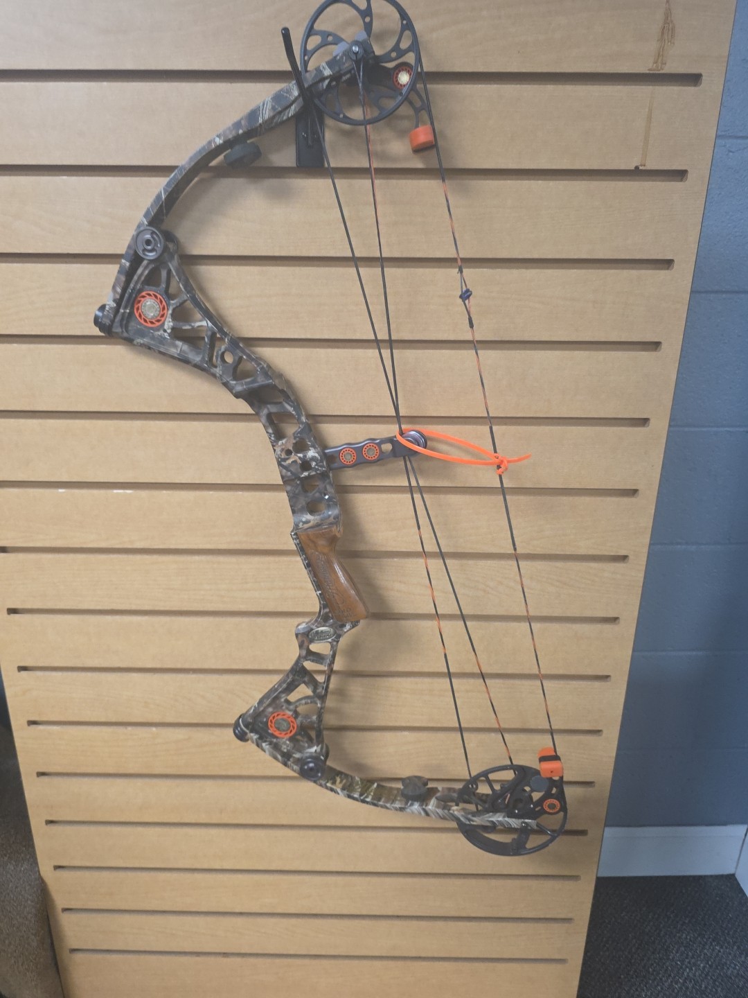 Mathews DXT Compound Bow 50-60 29in Draw  Lost Camo