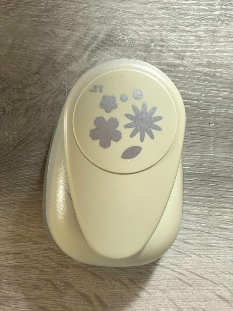 Paper Punch The Paper Studio 2.6" Stacking Flowers for Scrapbooking & Cardmaking