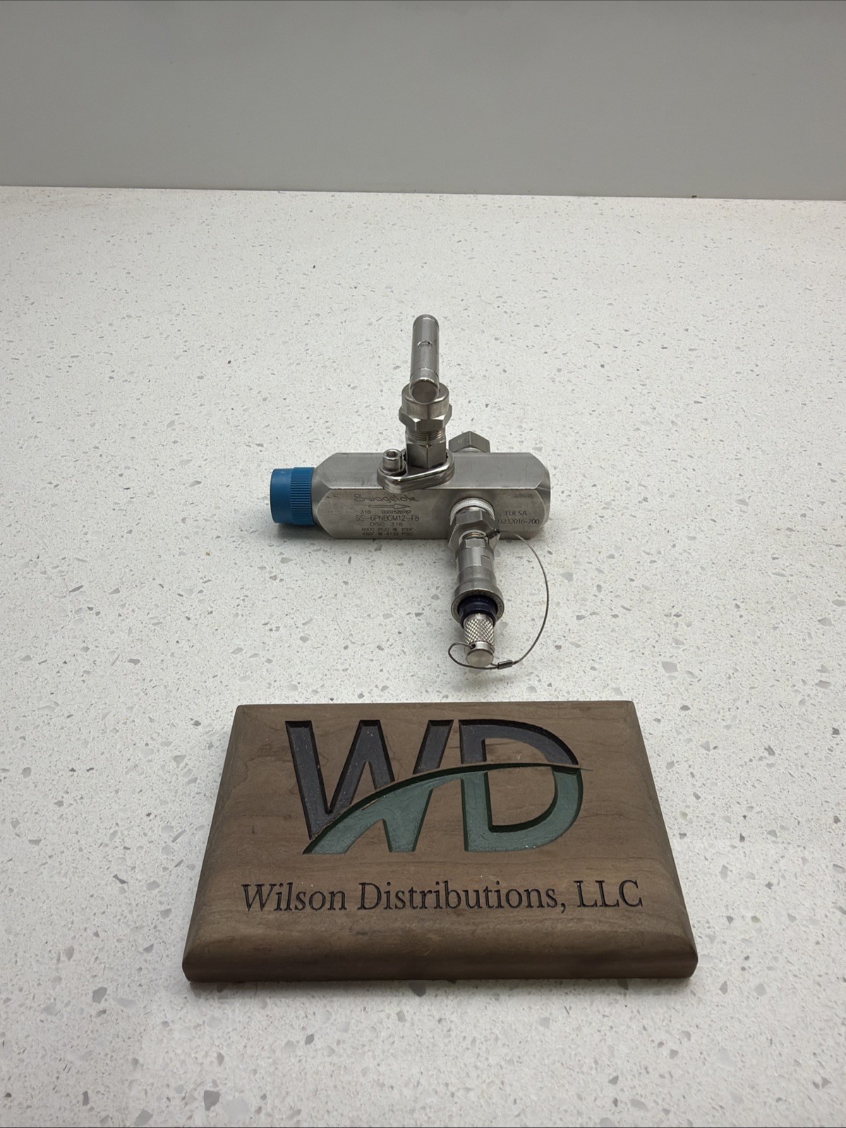 SWAGELOK SS-6PNBGM12-F8 3/4IN MNPT TO 1/2IN FNPT 6,000 PSI GAUGE NEEDLE VALVE