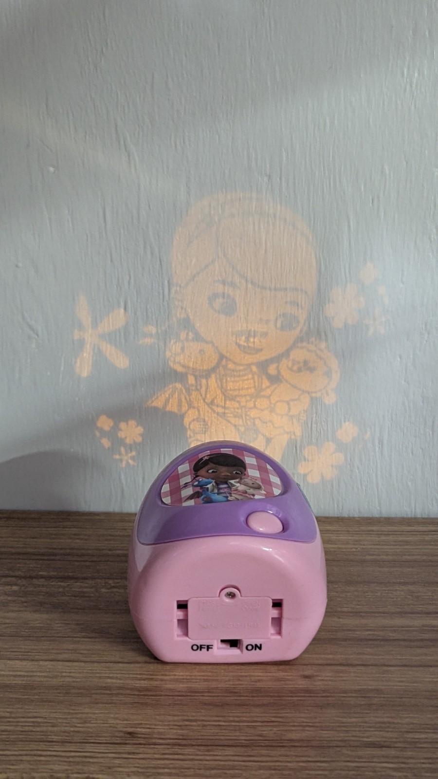 Doc McStuffins Light Projector with 3 Colors -GDJ-P-645