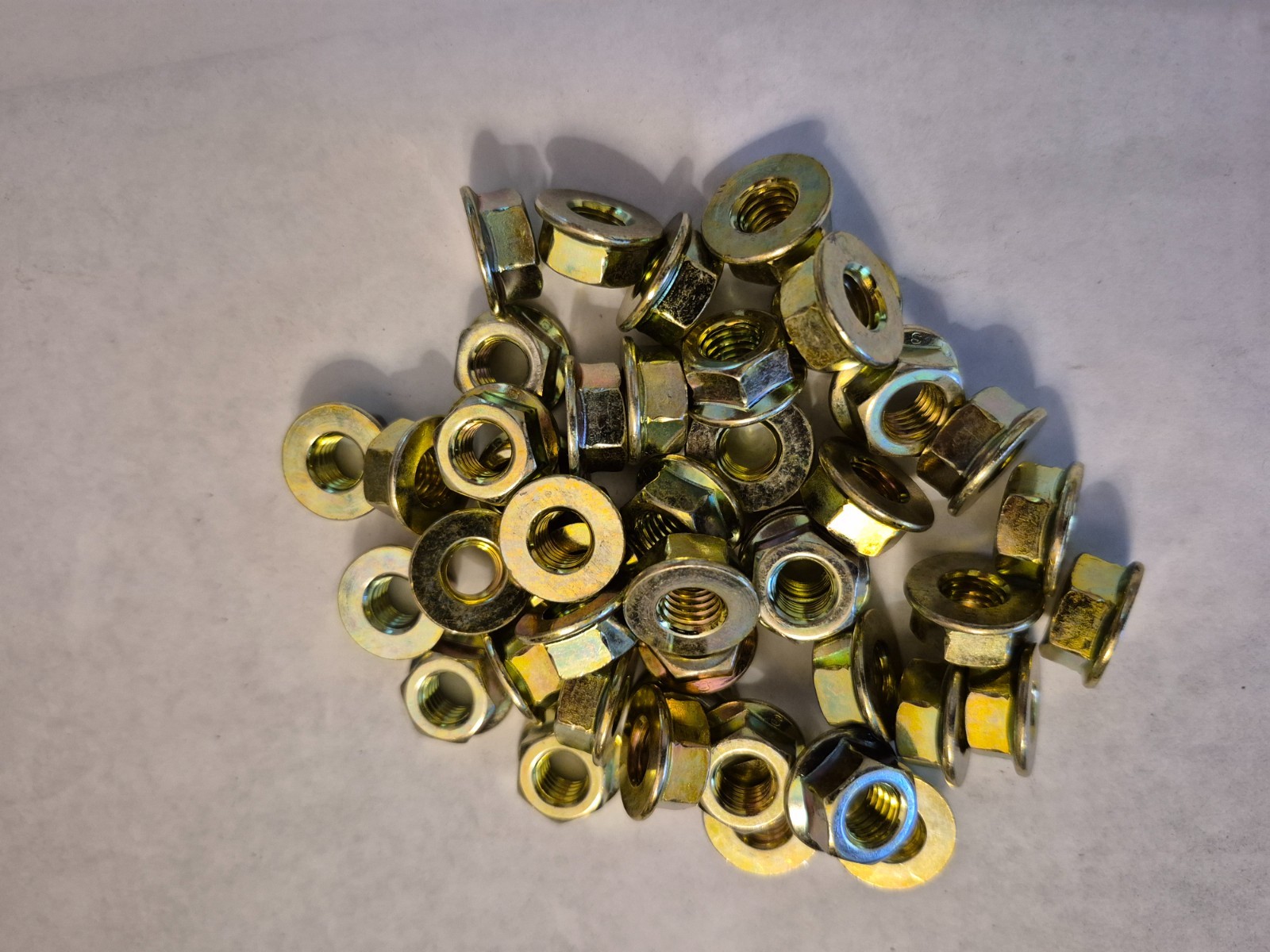 NEW M8-1.25 / 8mm Zinc Hex Non-Serrated Flange Metric Nuts -(25pcs)