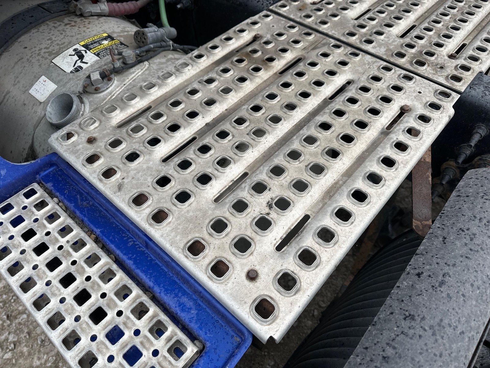 Volvo VNL 20 x 24 Deckplate - Used