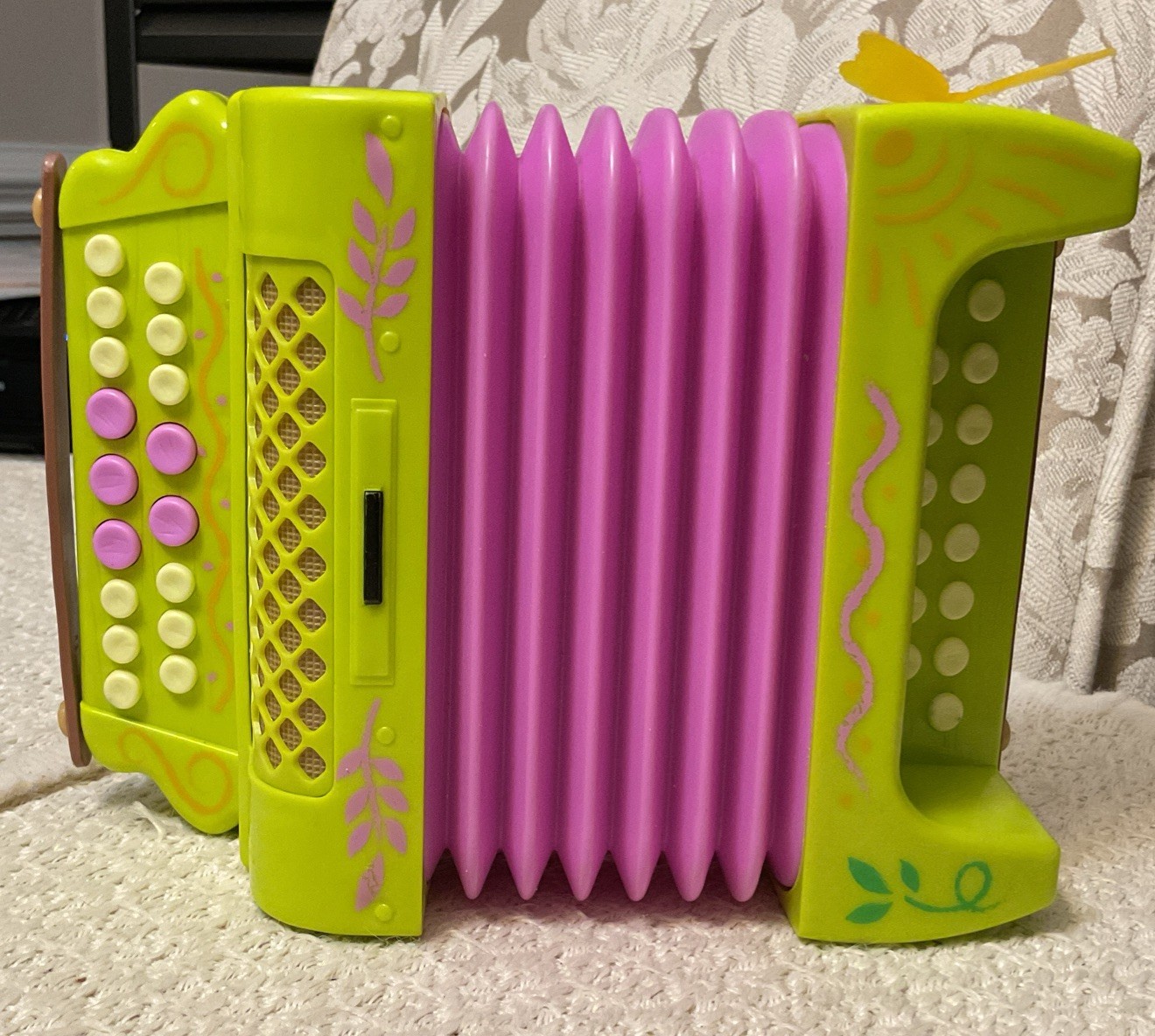 Jakks Pacific DISNEY ENCANTO Mirabel's Musical Accordion -219471, WORKS!!!