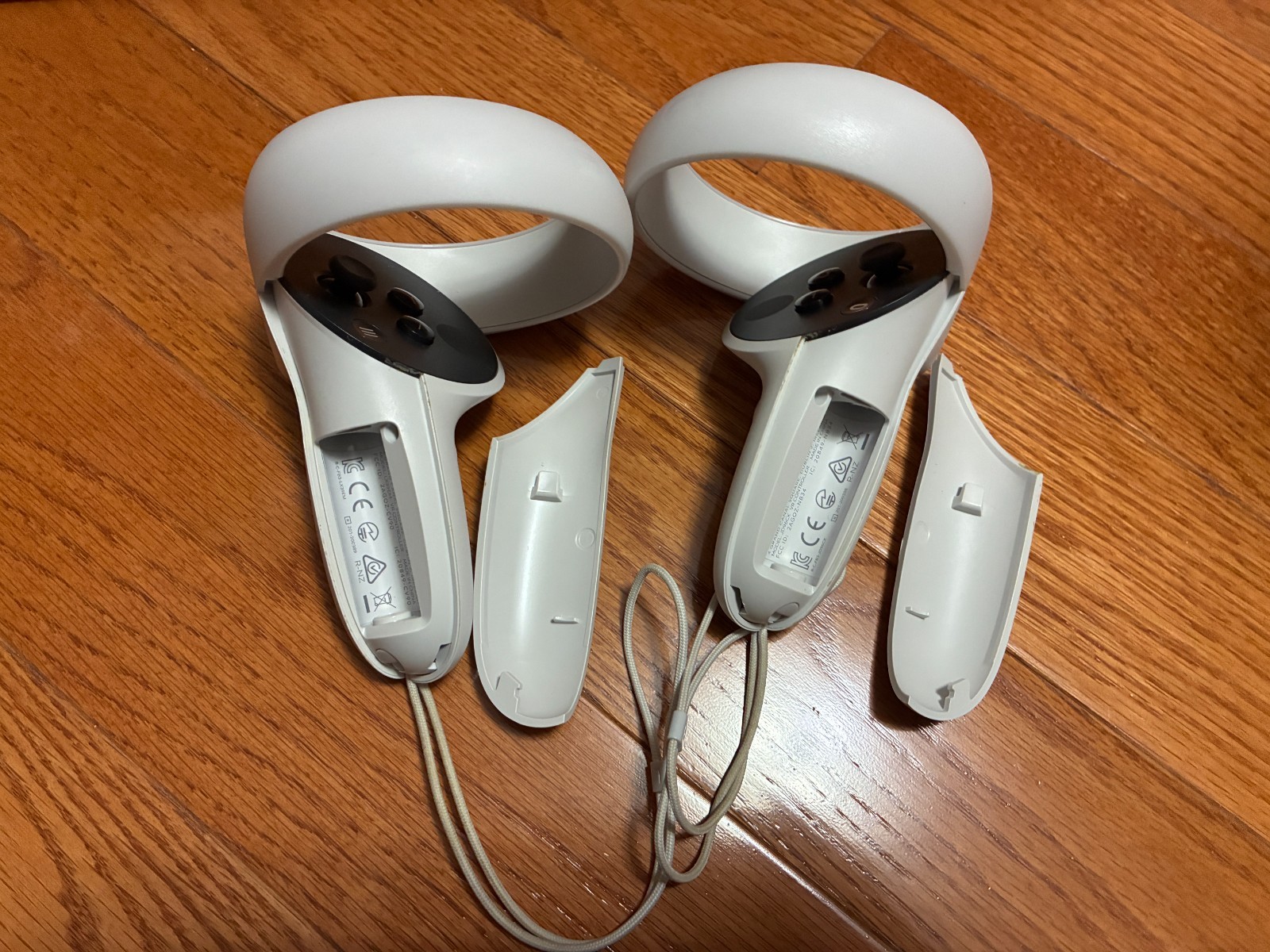 Lightly Used 128GB Meta Quest 2 VR Headset w. Controllers, Elite Strap, Charger