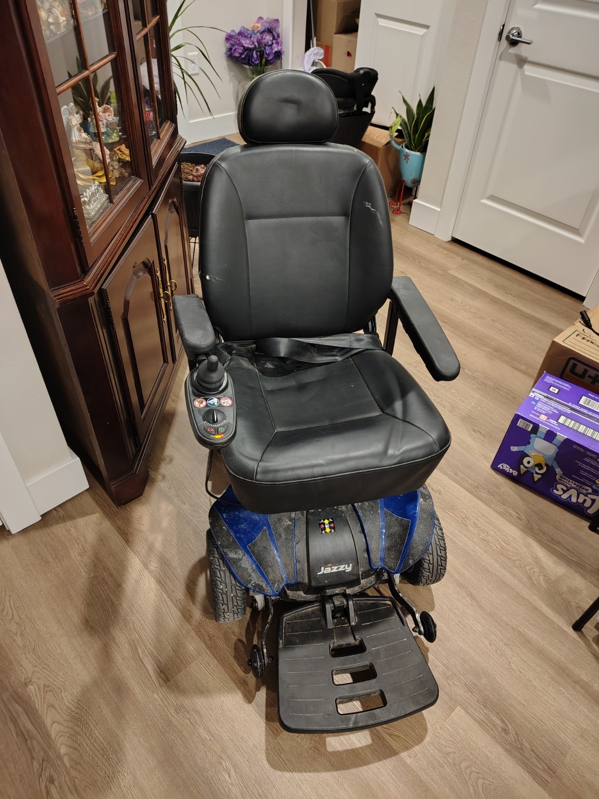 Jazzy Elite Series 4-Wheel Power Chair.Power Chair is  State Of the art mobility