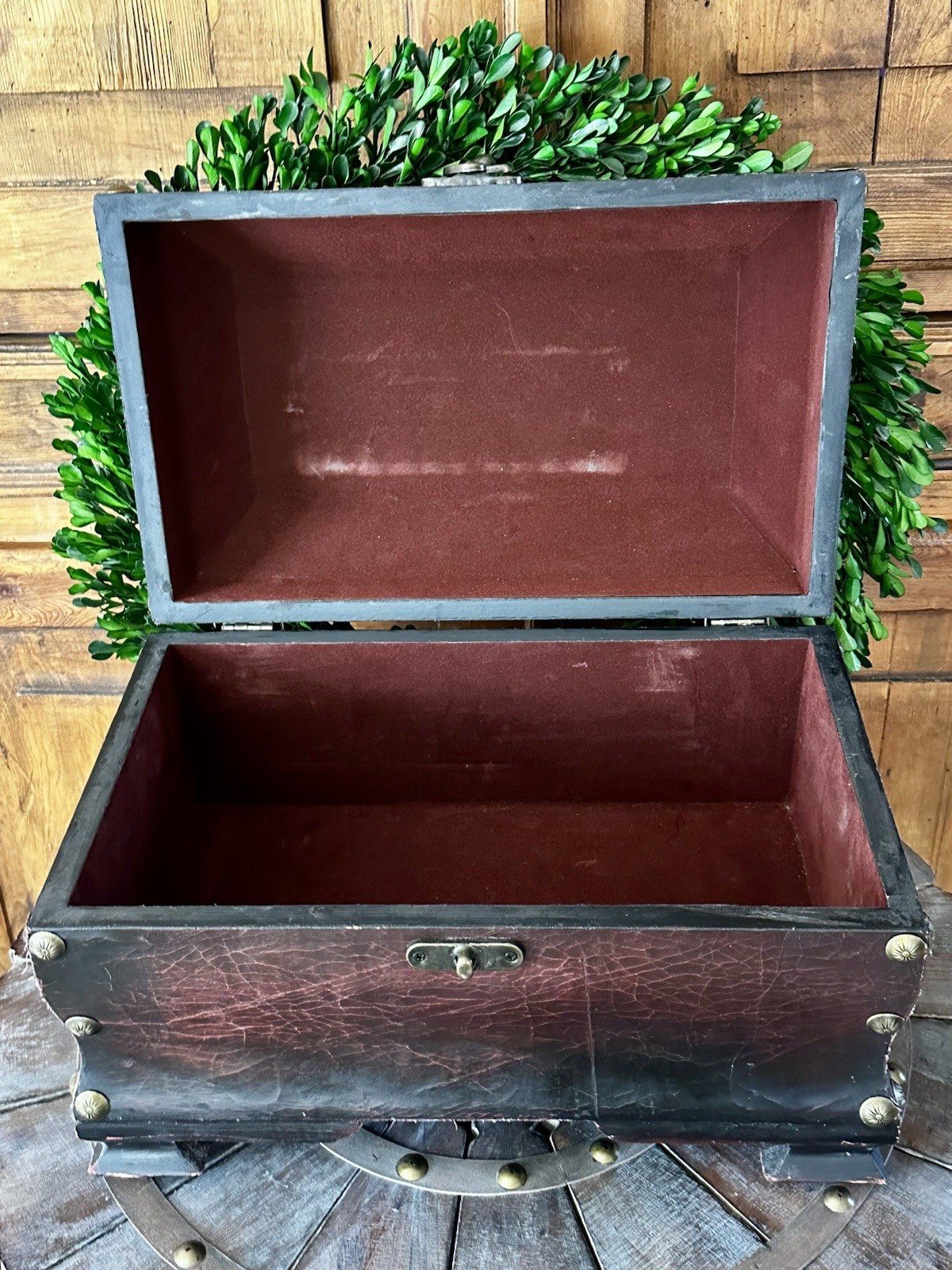VTG Inspired Hinged/Lidded Faux Leather Rustic Decorative Footed Chest/Trunk