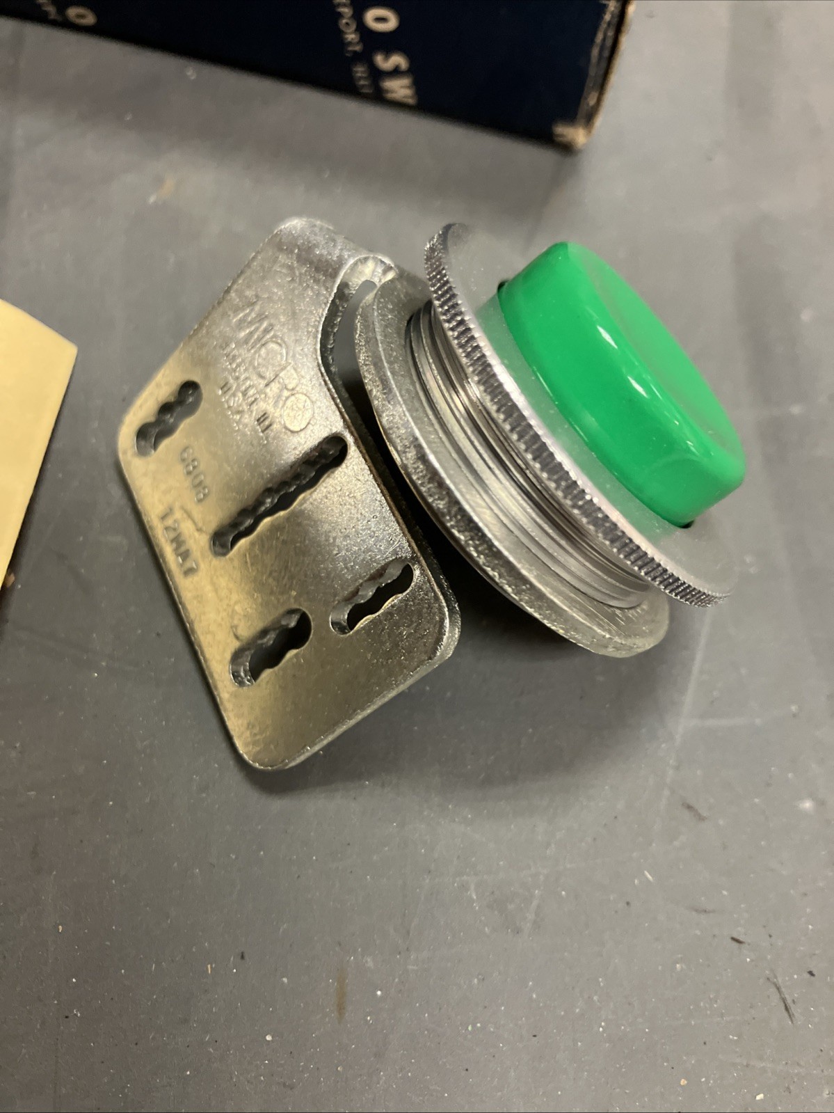 12MA7 Microswitch Honeywell Push Button Switch NOS Green Button Microswitch