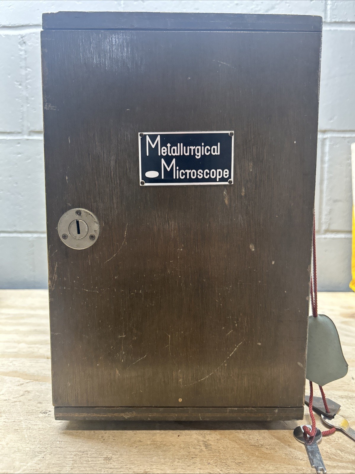 VINTAGE Metallurgical MICROSCOPE IN CASE That Locks With Keys Unitron Polaroid