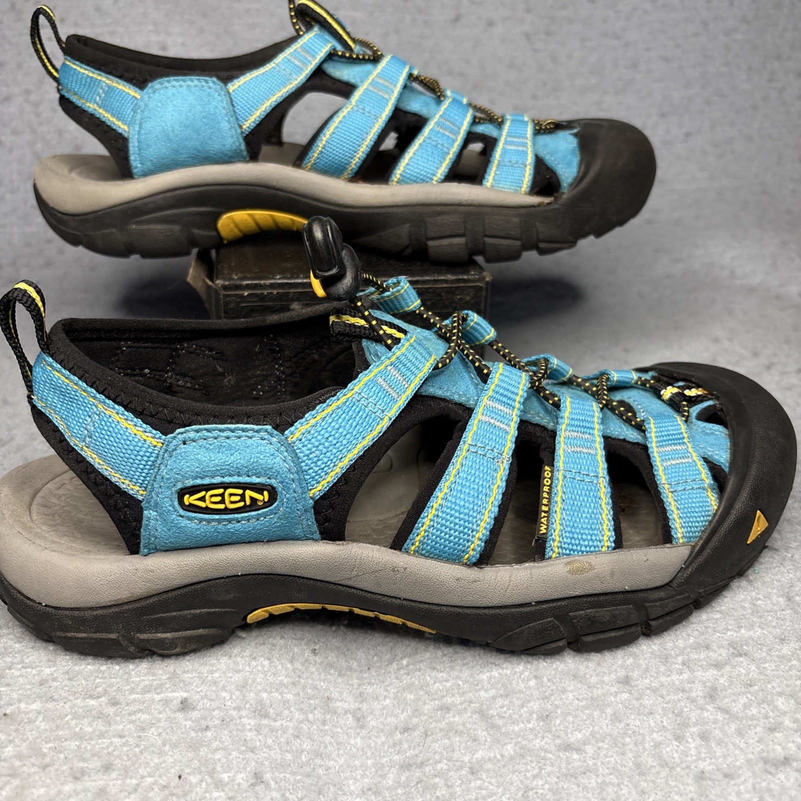 Keen Men's 7 Newport H2 Aqua Blue Closed Toe Sandals Water Hiking Sport
