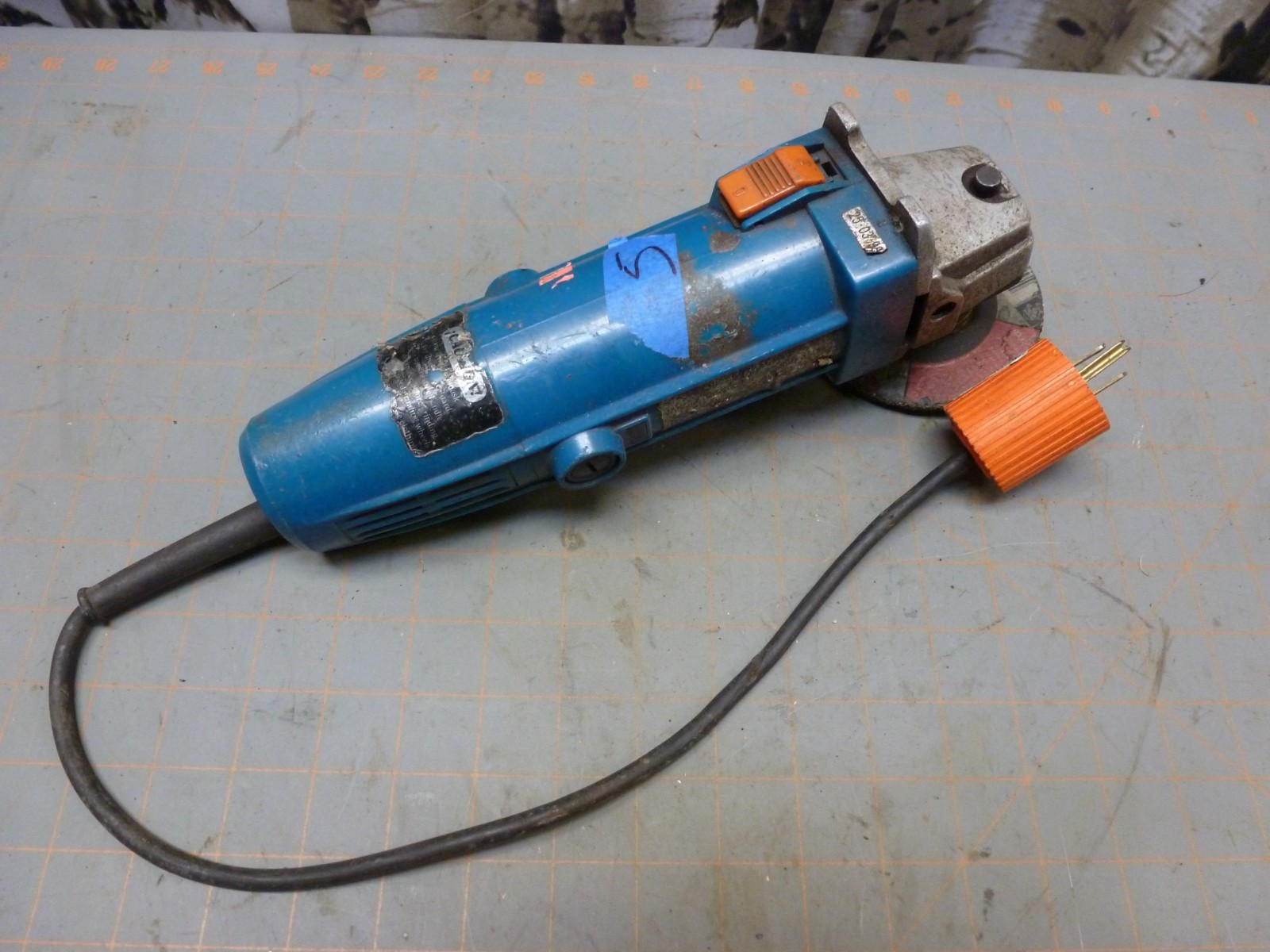 As-Is Works VTG Chicago Electric 4 1/2" Angle Grinder 31135