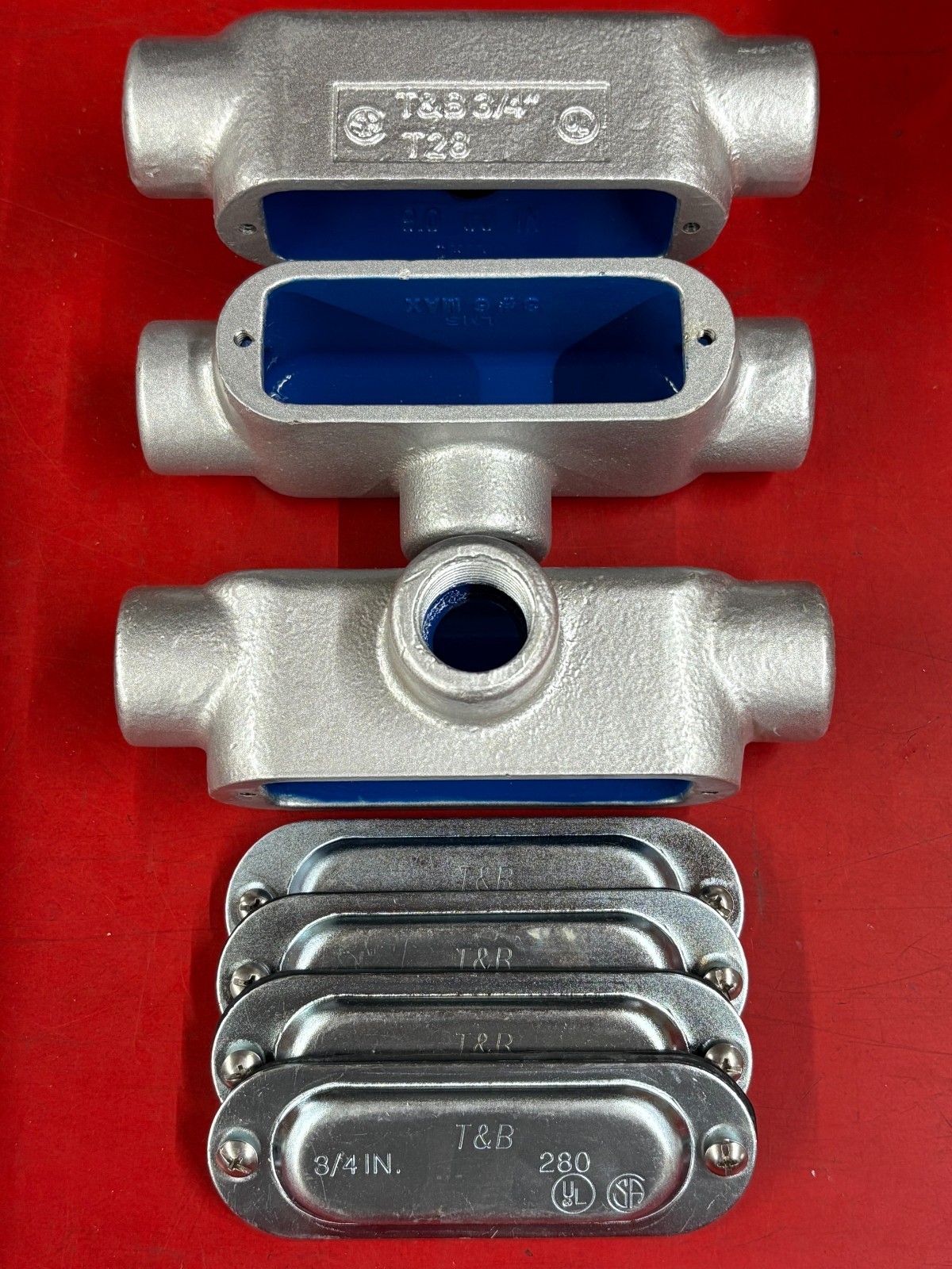 LOT OF (3) T&B T28 BLUEKOTE 3/4" RIGID CONDUIT BODY & (4) COVERS GRAY IRON