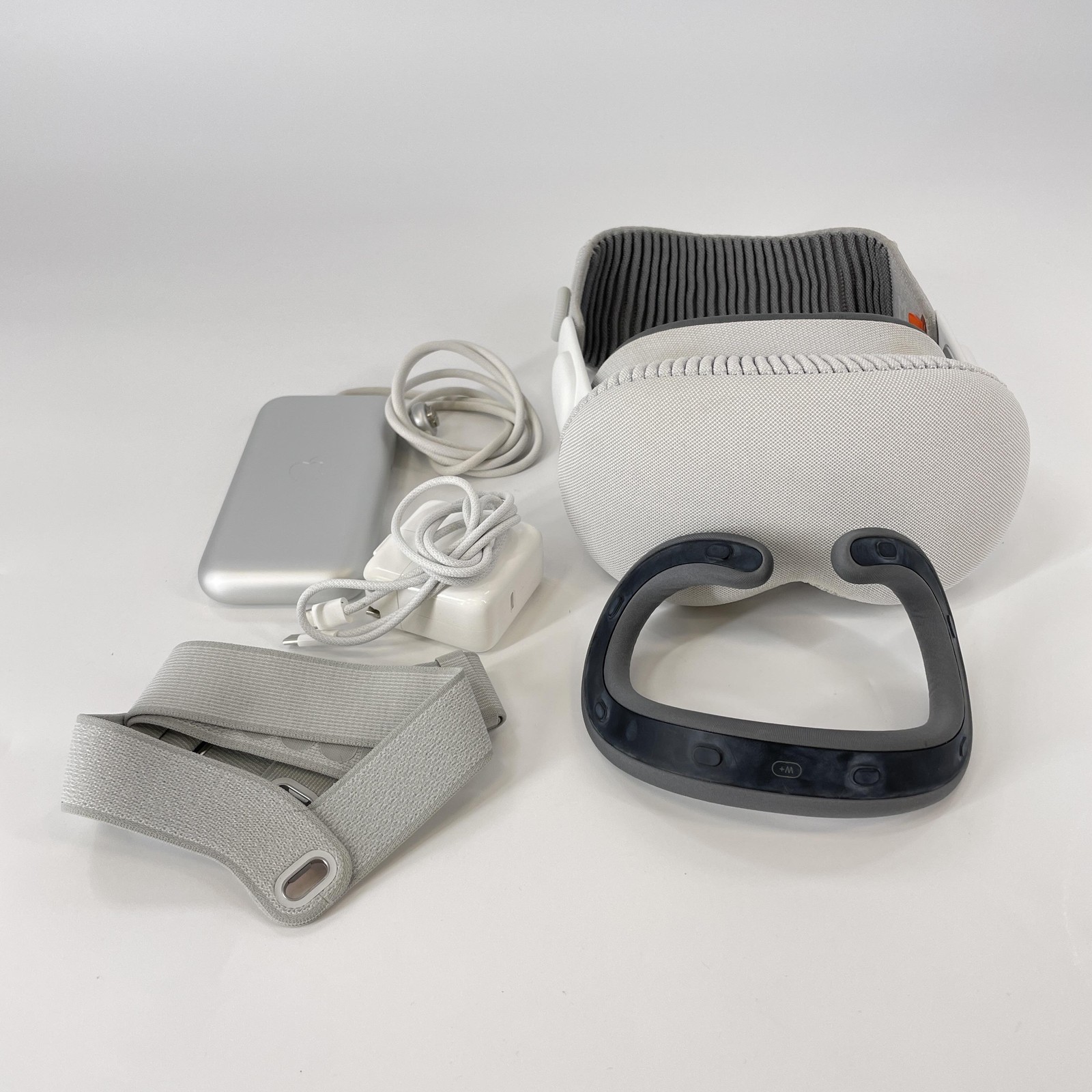Apple Vision Pro VR Headset 512GB w/ Dual Loop Band-M/Solo Knit Band-M - Good