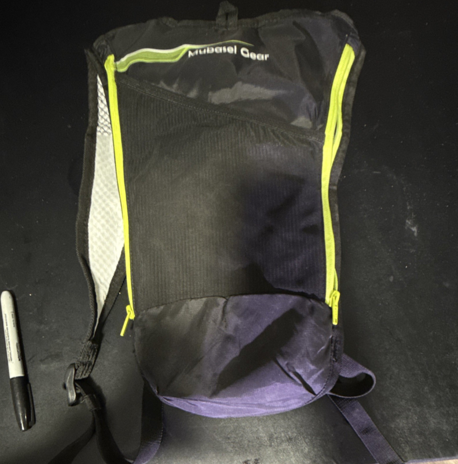 Mubasel Gear Hydration Pack 2L Reservoir Reflective 2-Pocket Black/Yellow