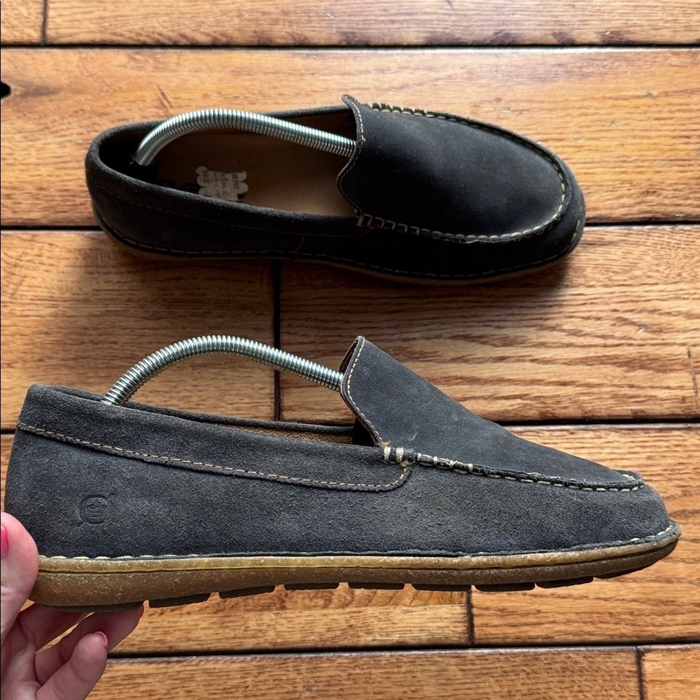 Born Naldo Nubuck Leather Suede Soft Fabric Footbed Rubber Traction Sole Sz 9.5