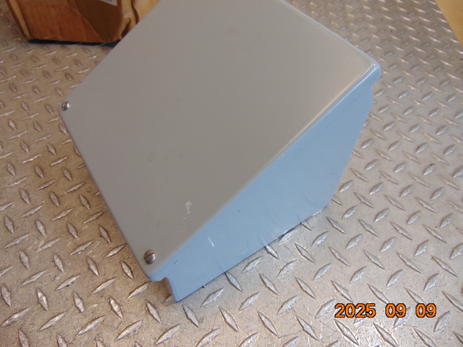 HOFFMAN C8C8 CONSOLET ENCLOSURE SLOPED-TOP HINGED LID 8x8x7.09