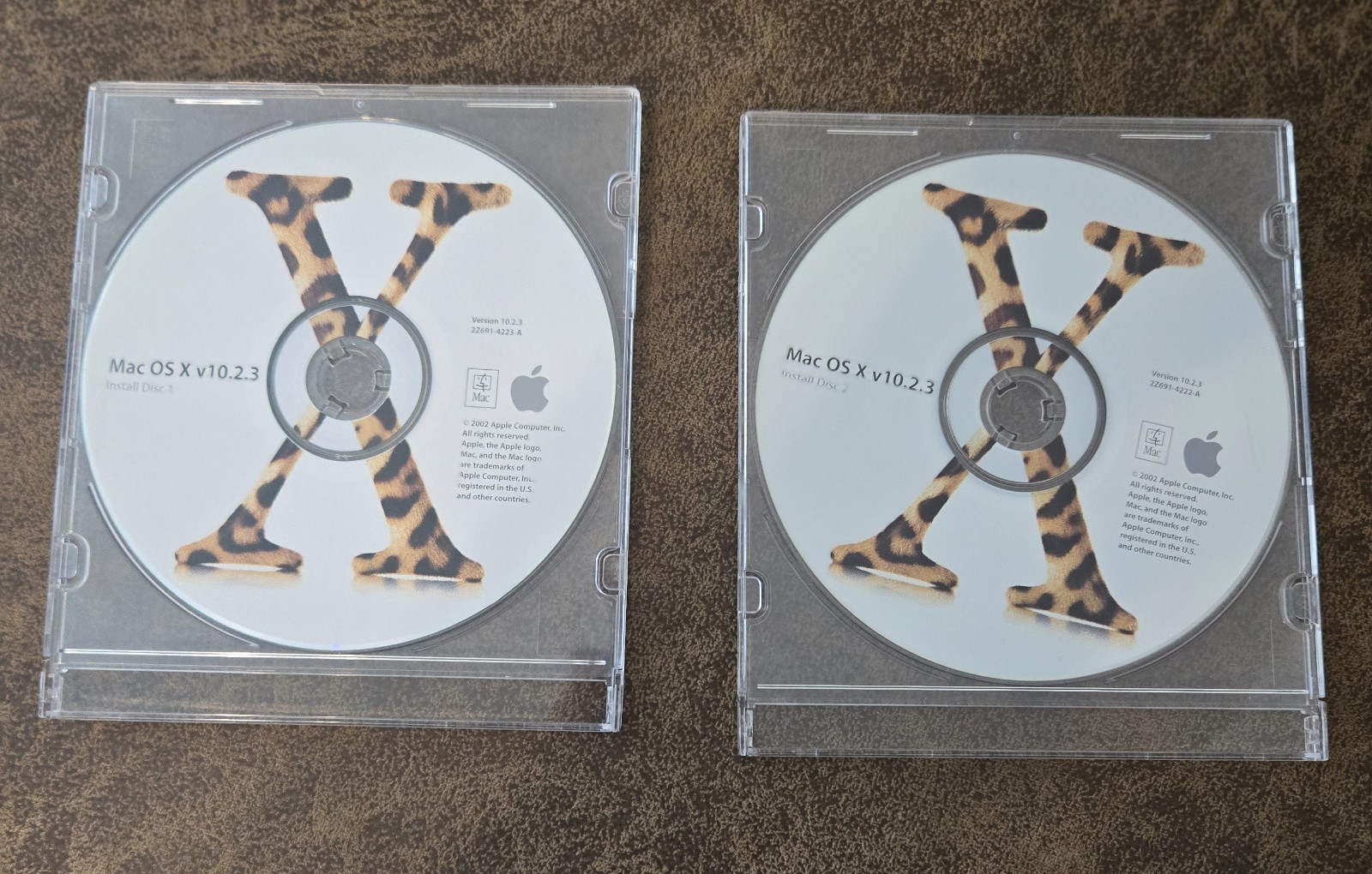 Apple Mac OS X v10.2.3 Jaguar Install Discs 1 & 2  2002